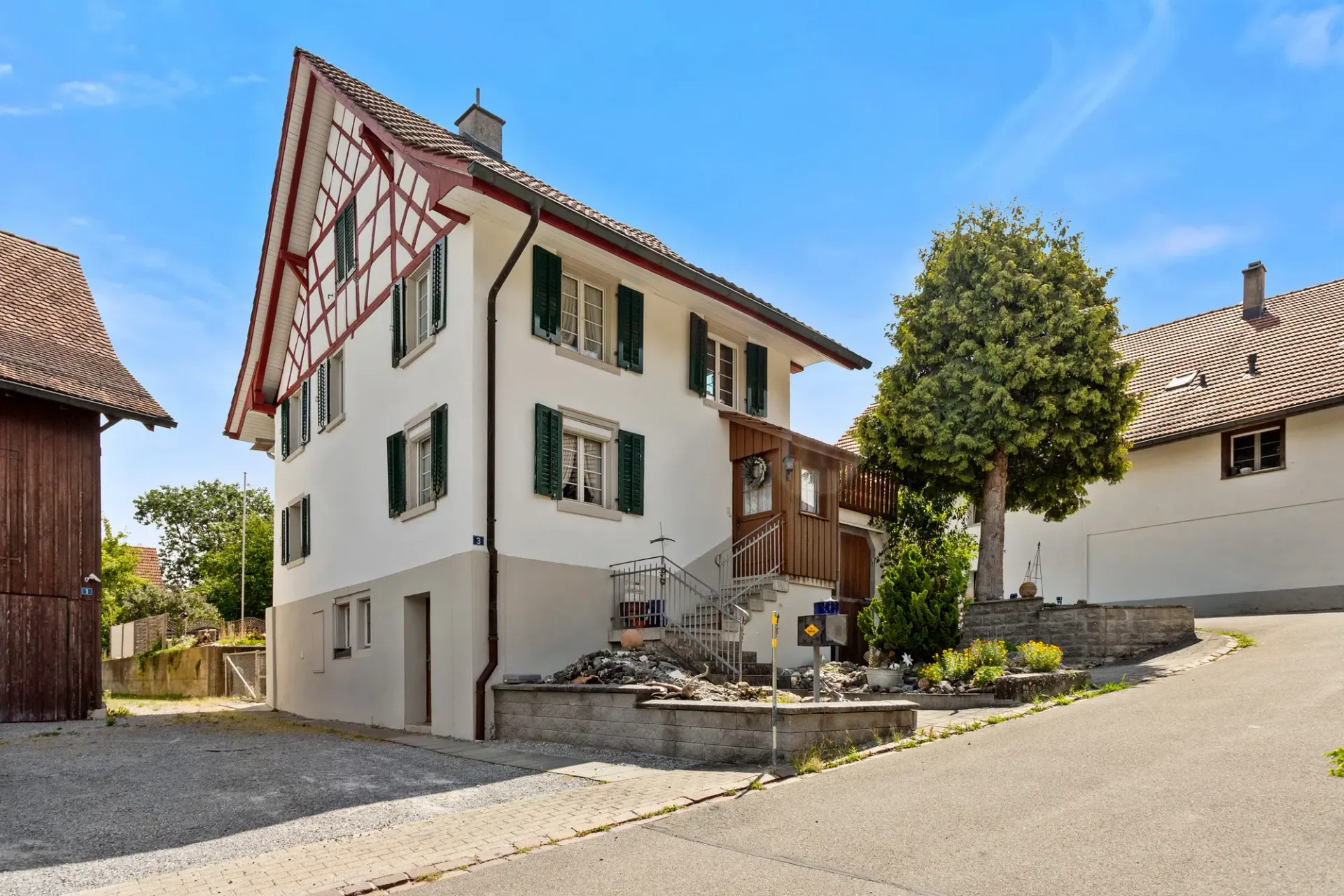 Charaktervolles Riegelhaus mit Scheune und grossem Garten