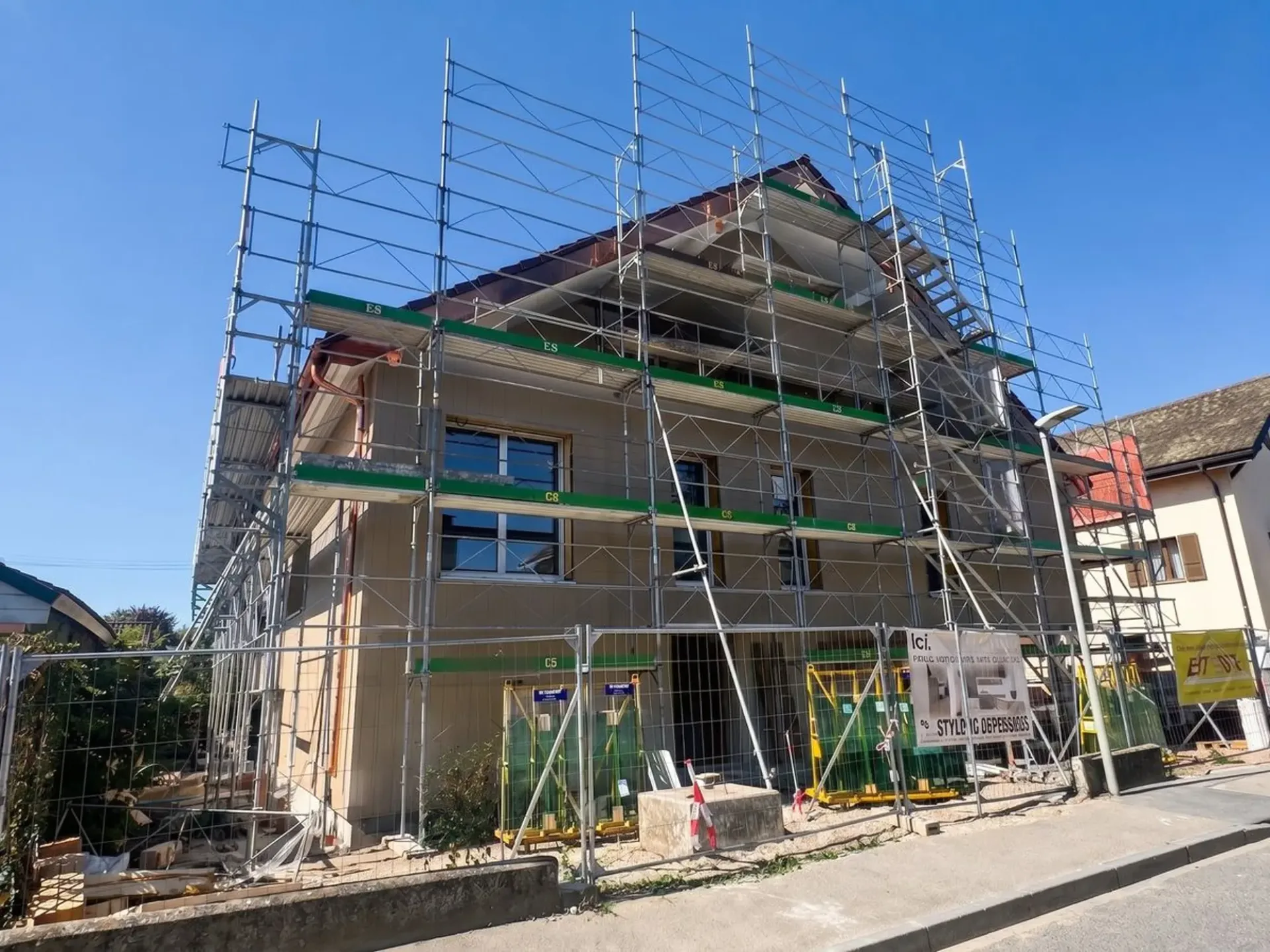 LETZTES WOHNUNG !!! Penthouse mit 3.5 Zimmern, 2 großen Terrassen und überdachtem Parkplatz