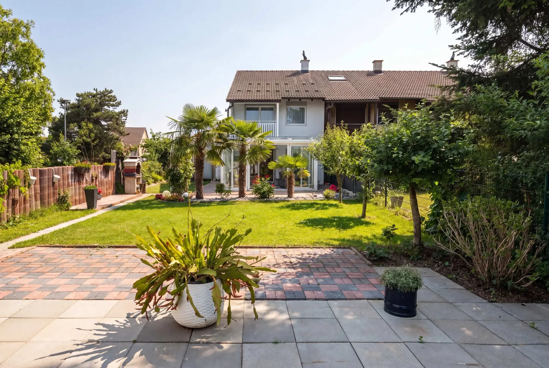 Casa angolare curata con molto spazio verde - il tuo ritiro in una posizione privilegiata