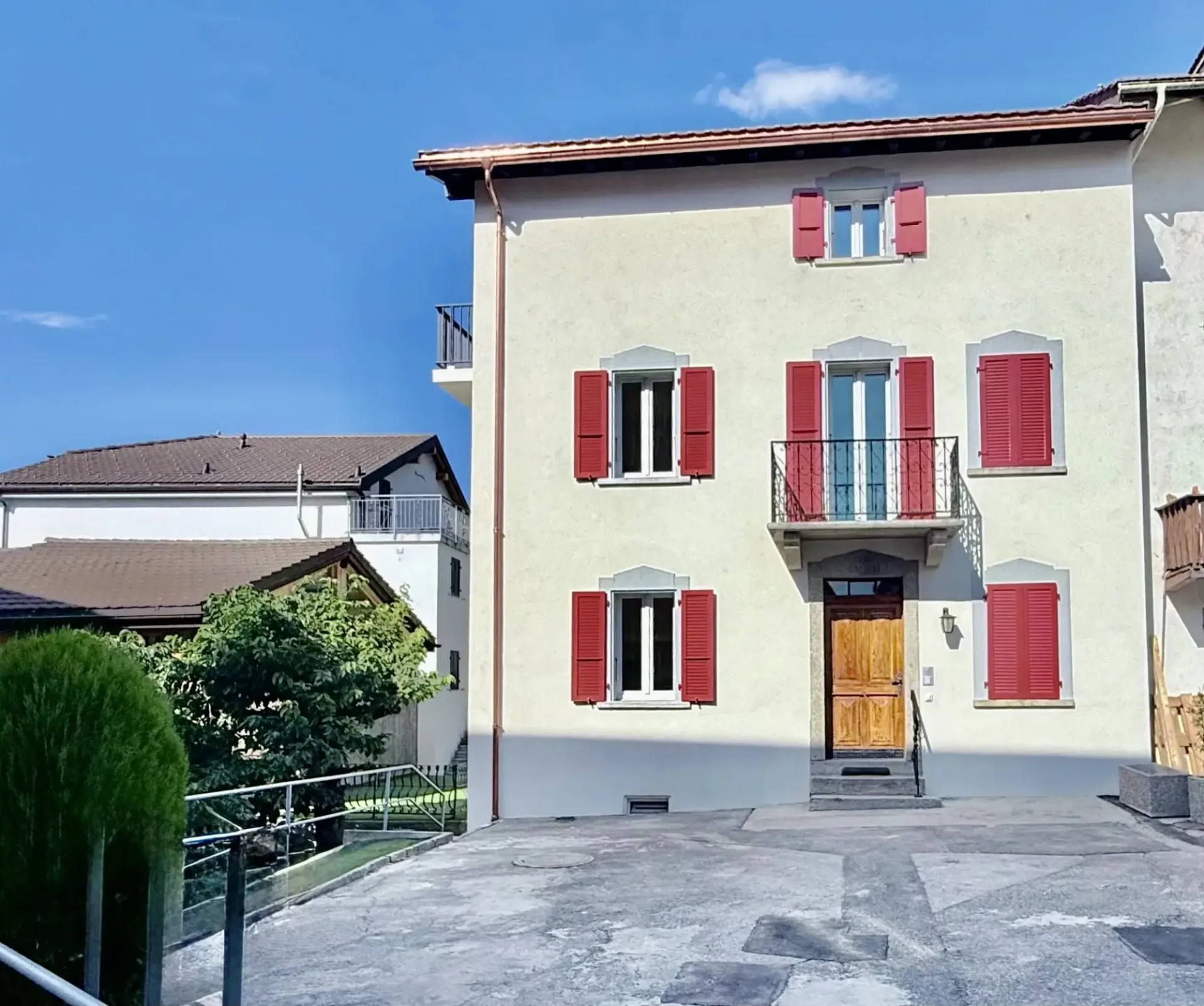 Splendide immeuble rénové avec cachet au coeur du vieux village de Vétroz