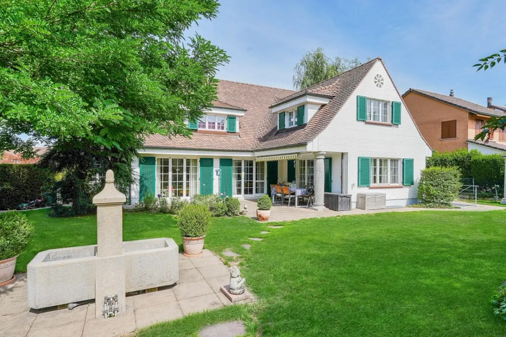Representative 7.5 room country house villa in prime location