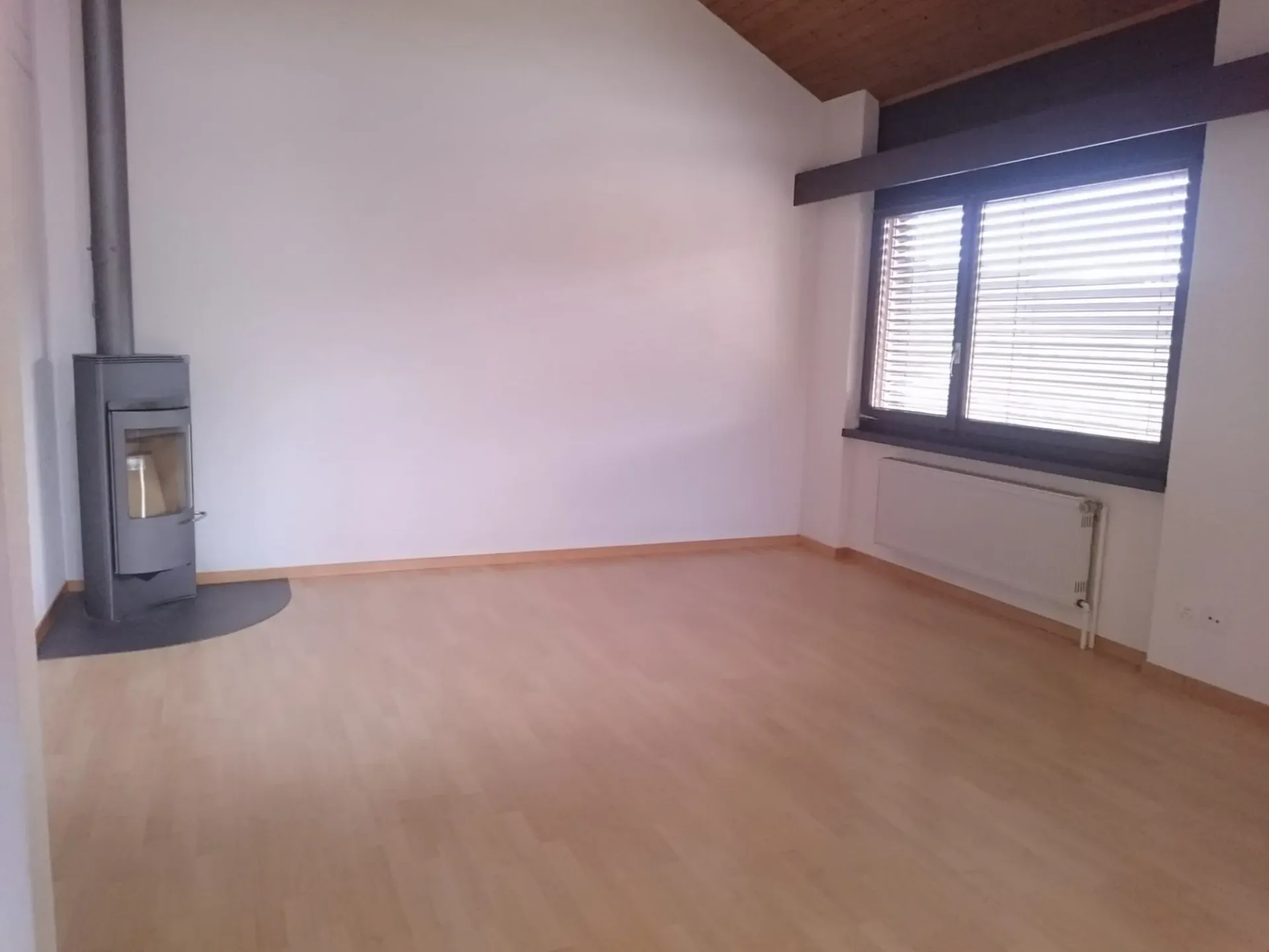 Helle 3,5-Zimmer Wohnung mit grosszügiger Galerie und Cheminée