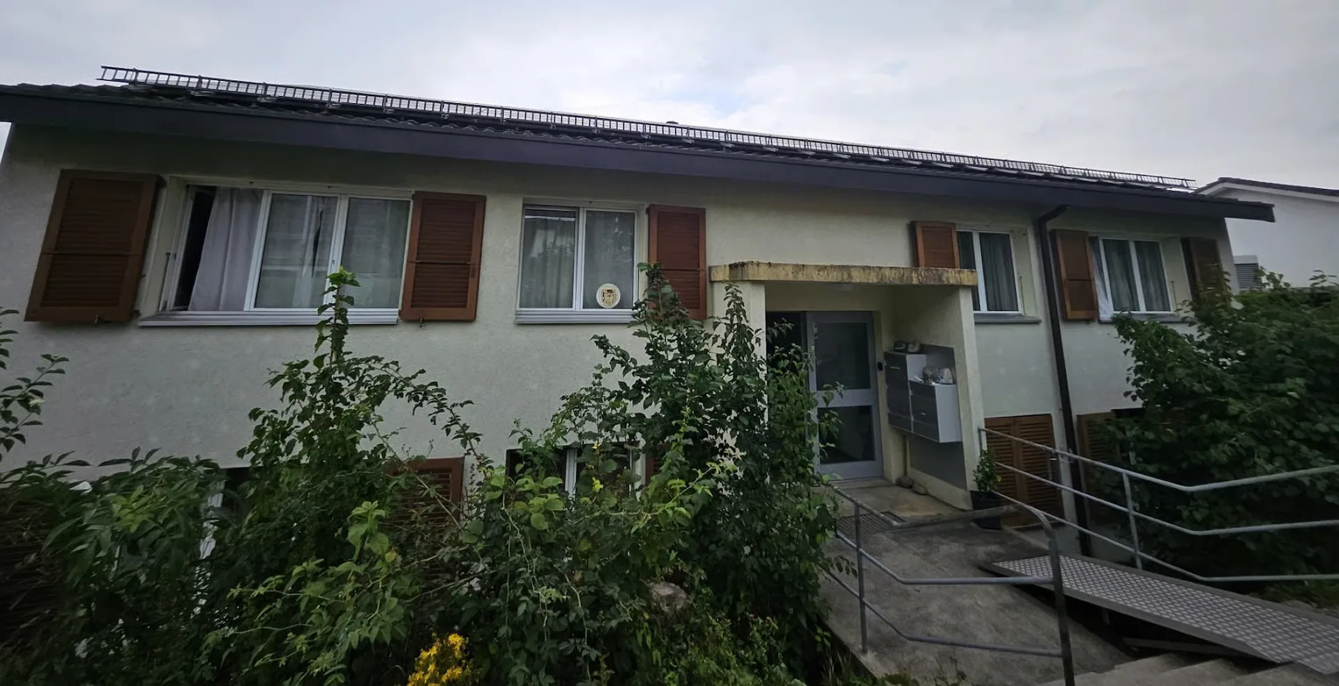"Aussenparkplatz zu vermieten"