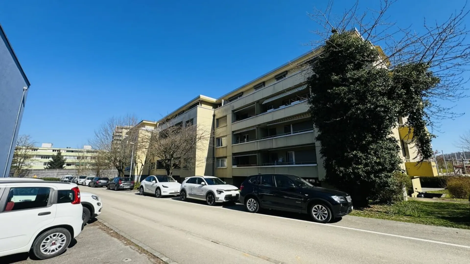 gepflegte 4 Zimmerwohnung im Hochparterre mit Balkon per sofort