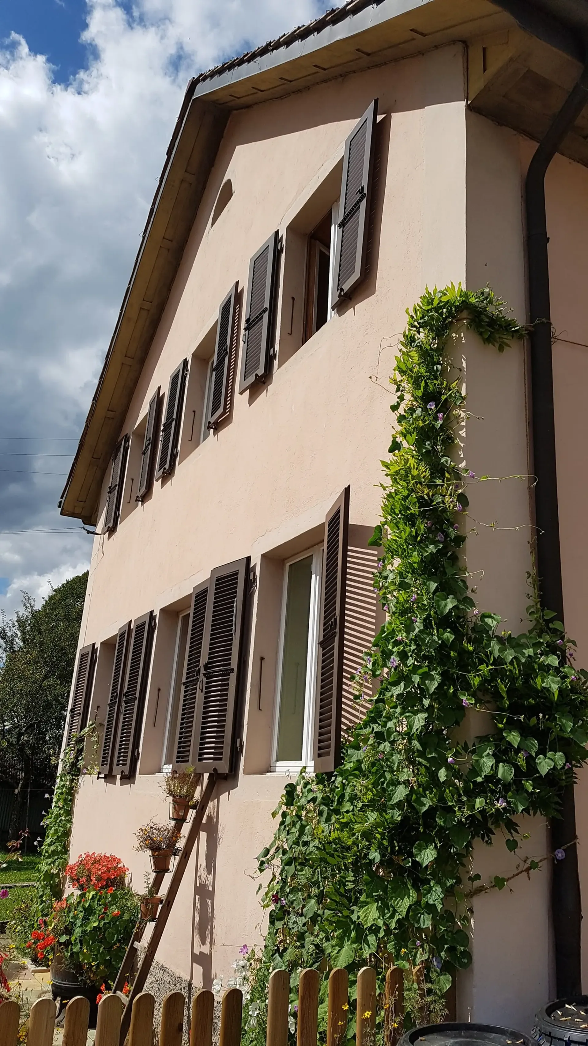 Haus im Dorf mit 2 Wohnungen 2612 Cormoret