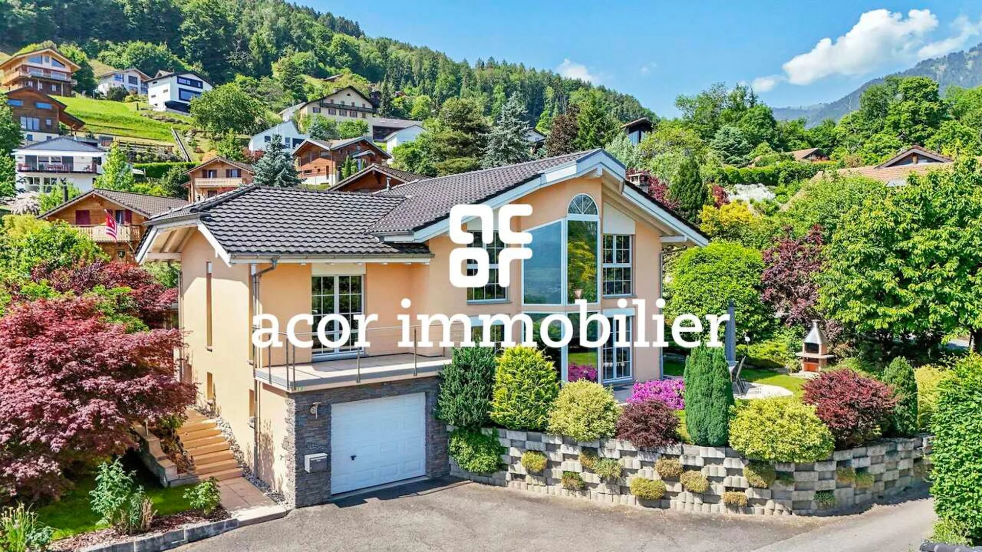 Villa mit spektakulären Volumen mit Blick auf die Alpen