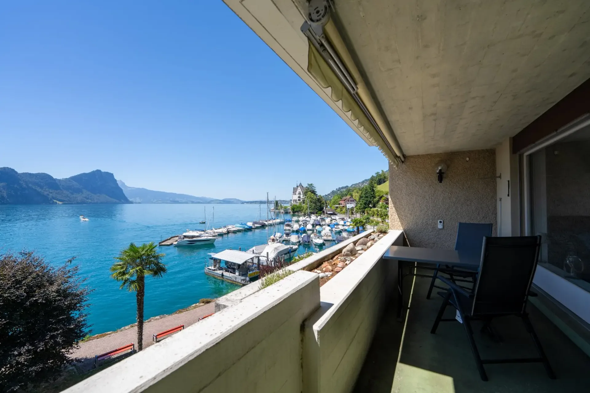 Cozy 2-room apartment with a dreamy lake view
