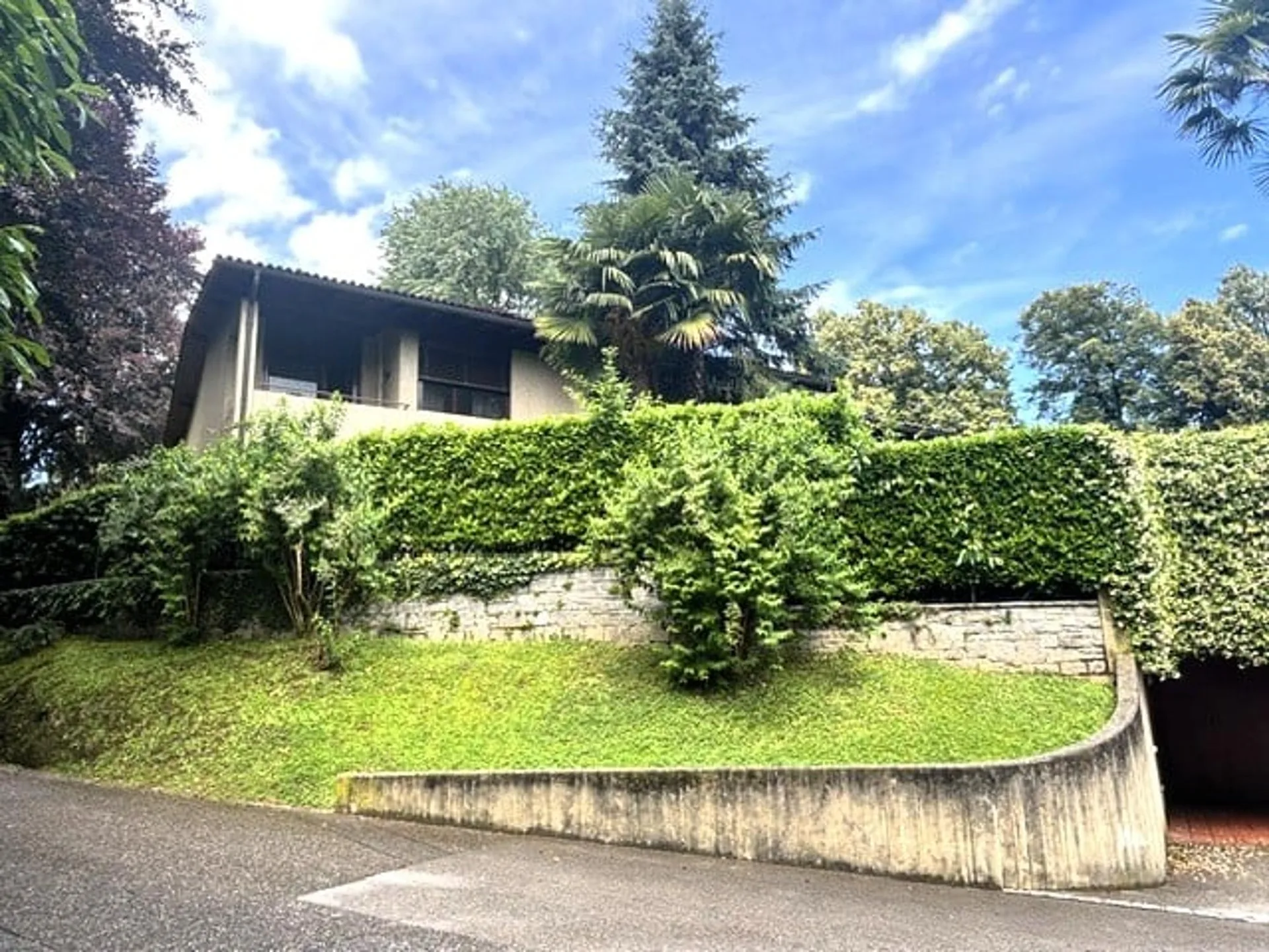 Elegantes Reihenhaus mit 5.5 Zimmern in Lugano – Via Montalbano