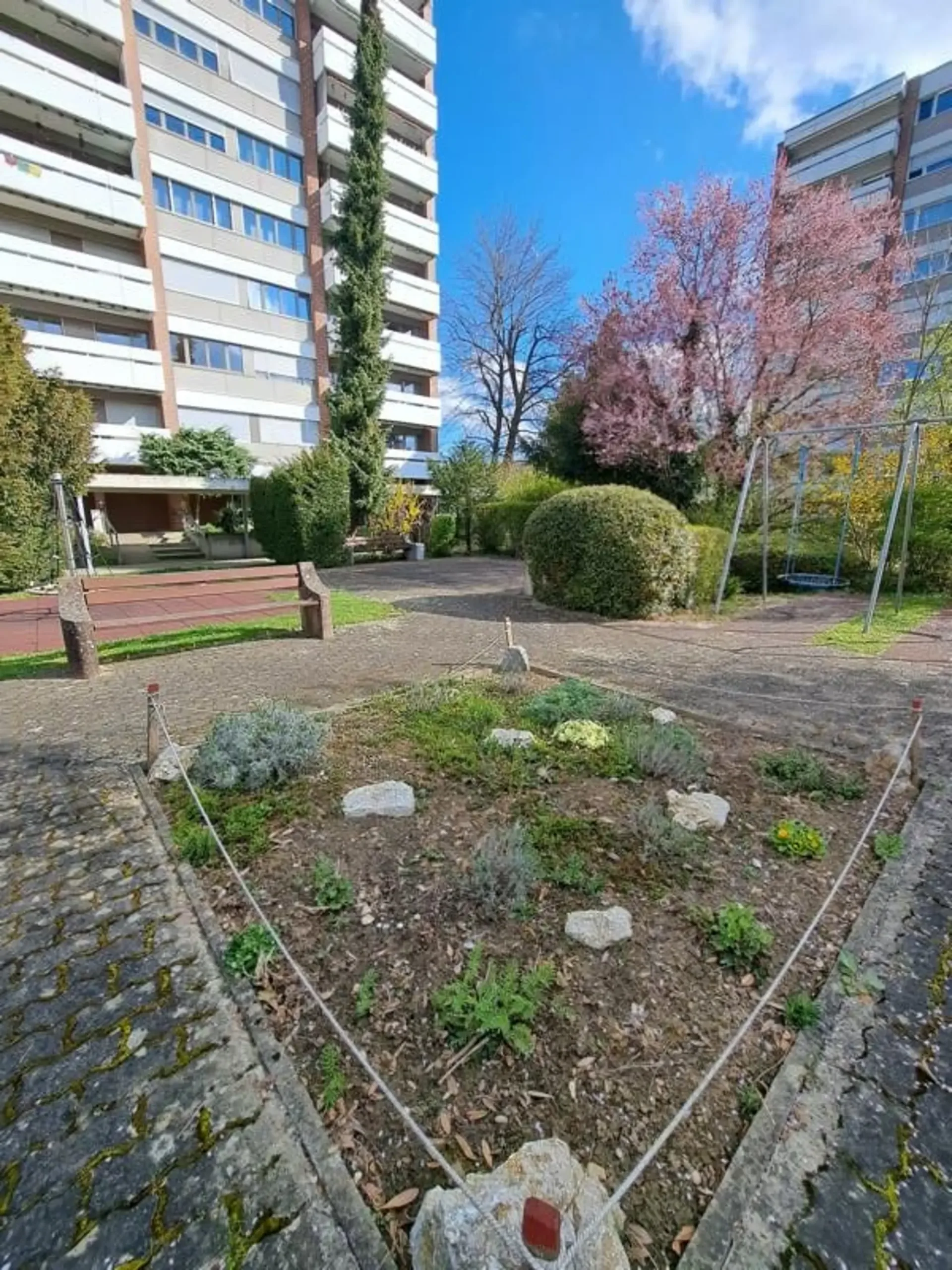 Charmante 4.5-Zimmer-Wohnung mit Balkon und schöner Aussicht in Therwil