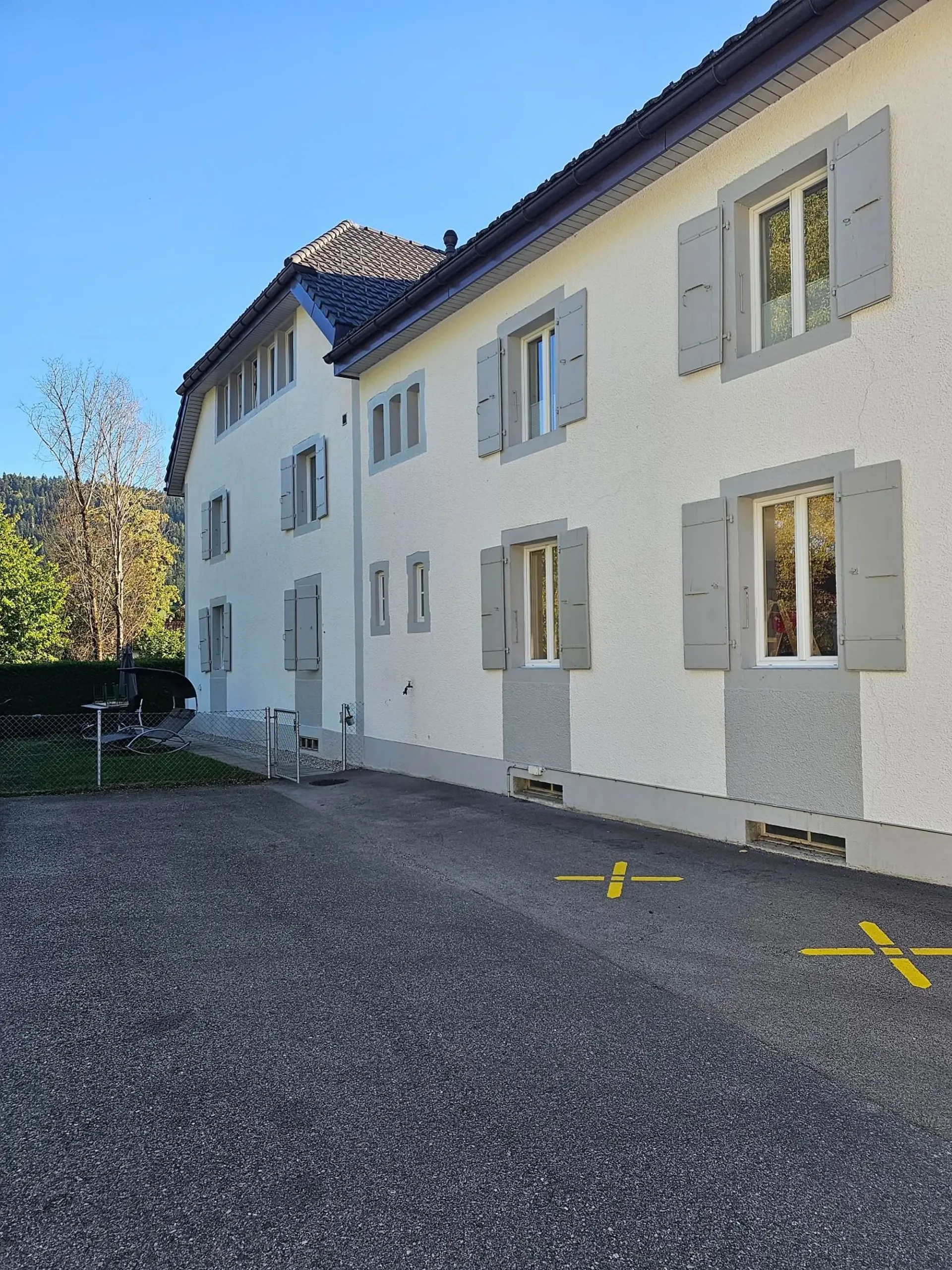 Charming 2.5-room apartment with outdoor parking space