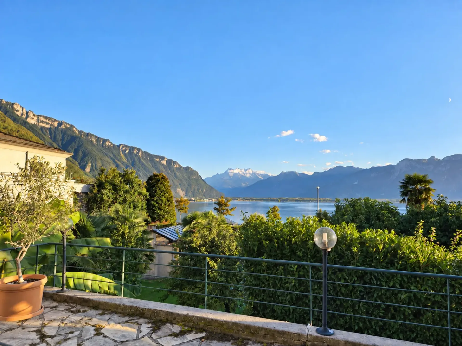 Beautiful apartment with large garden - Magnificent view of the lake