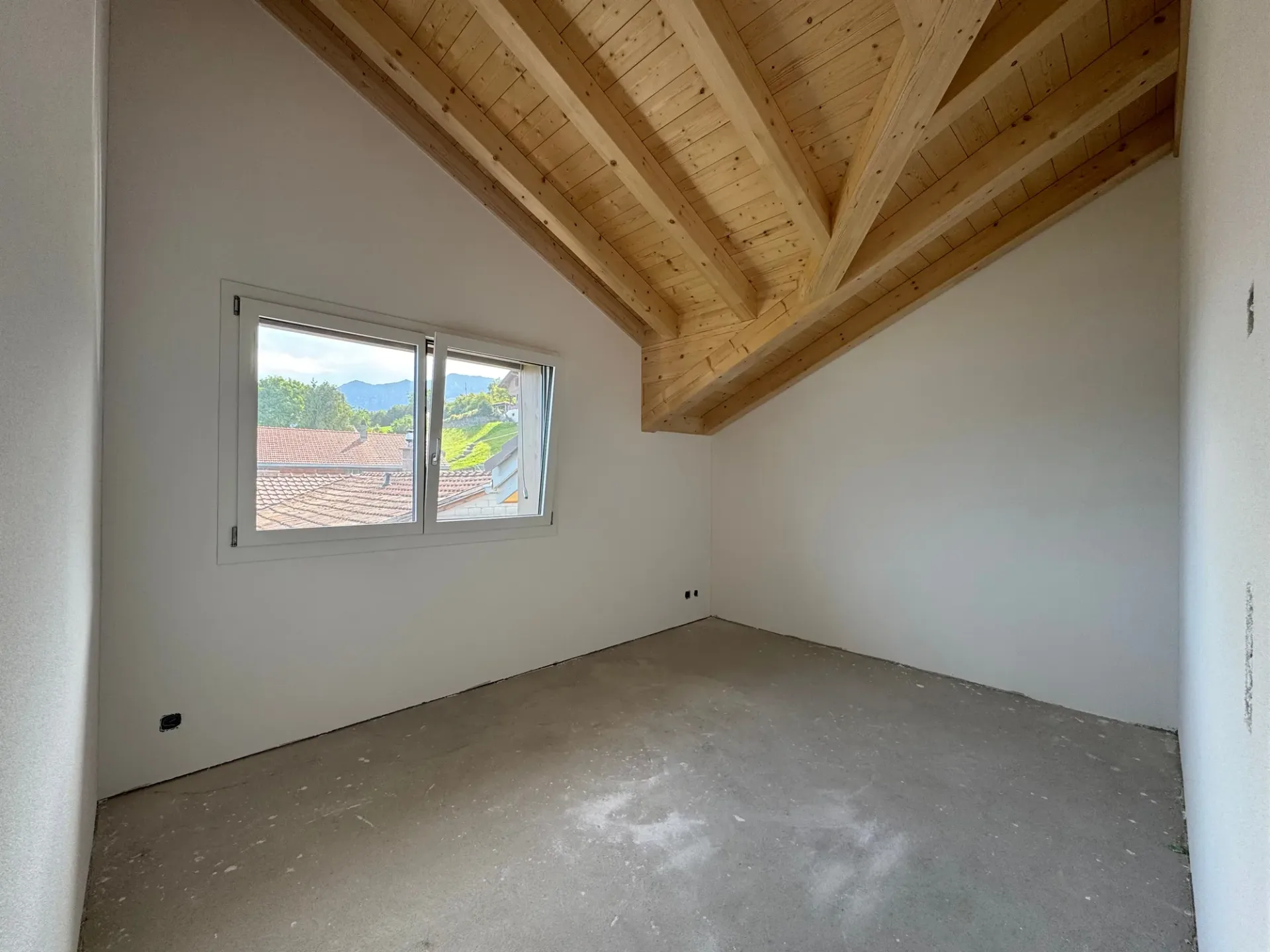 Vue imprenable sur le lac de Thoune, balcon spacieux avec vue panoramique, première occupation dans un nouvel immeuble avec quatre unités