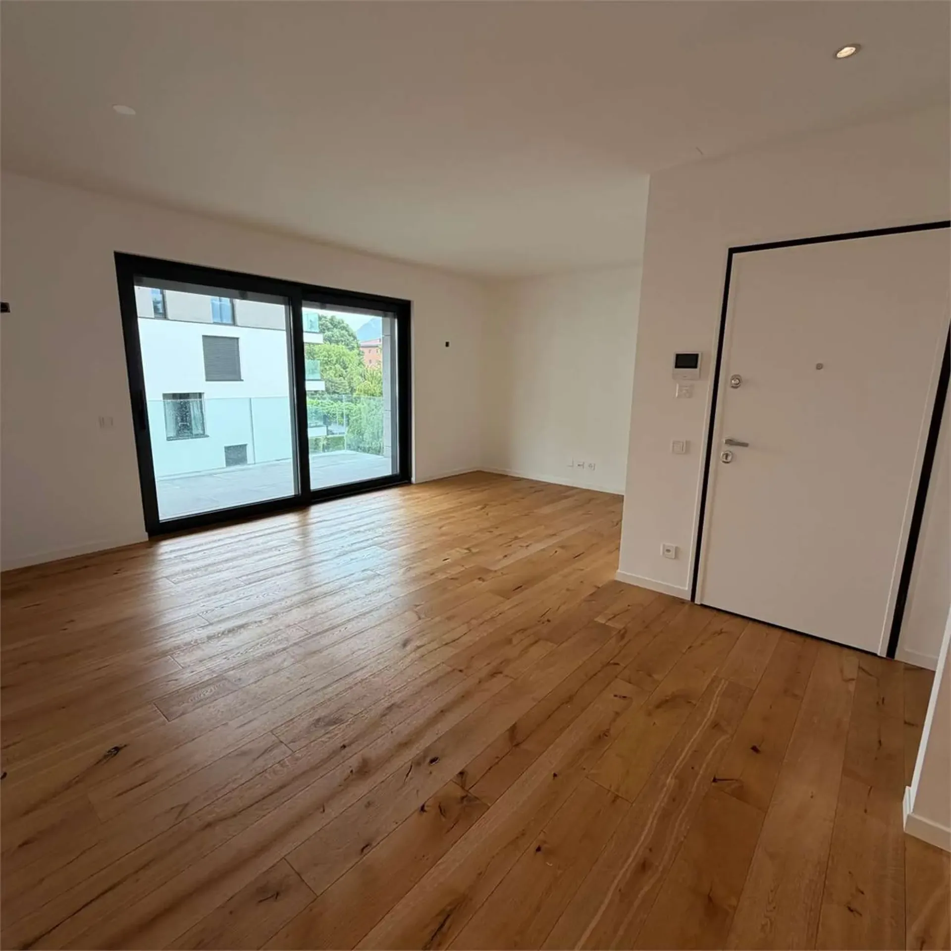 Massagno (TI) - Helles 4.5-Zimmer-Wohnung mit 2 Autoabstellplätzen in der Tiefgarage
