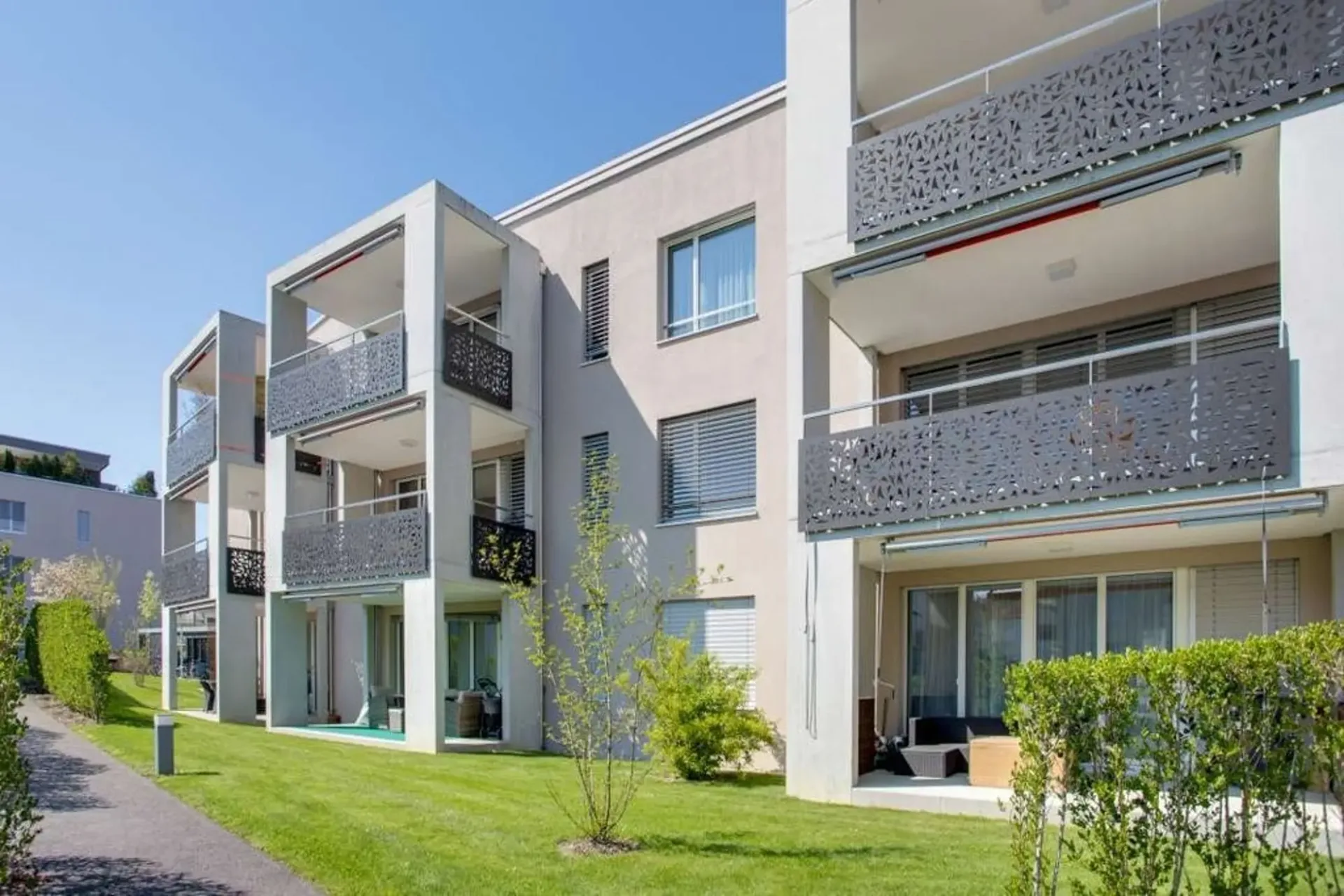 Helle, moderne Wohnung - zentral und doch im Grünen