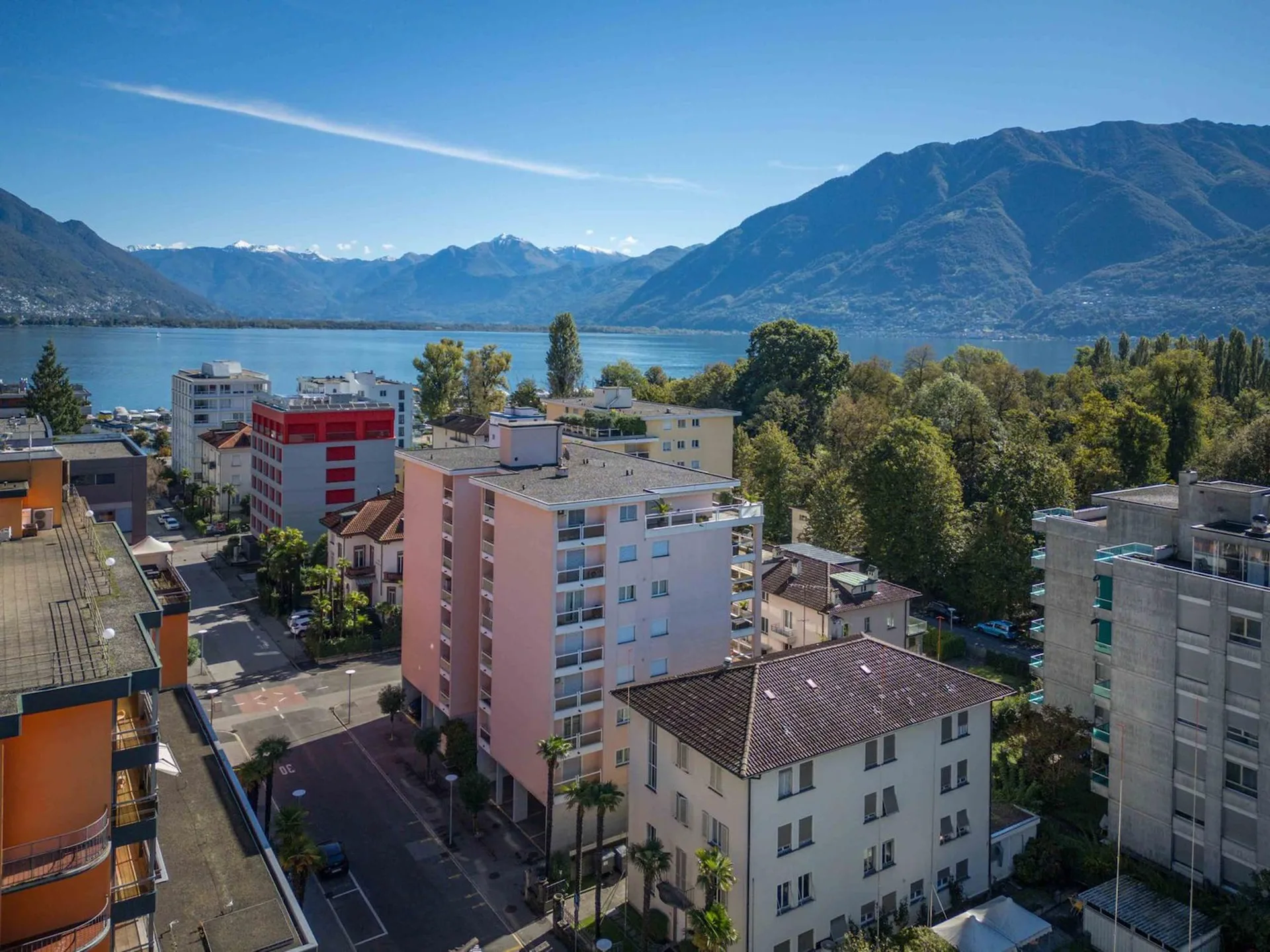 VENDESI IN CENTRO A LOCARNO - AMPIO E LUMINOSO ATTICO (ANCHE RESIDENZA SECONDARIA)