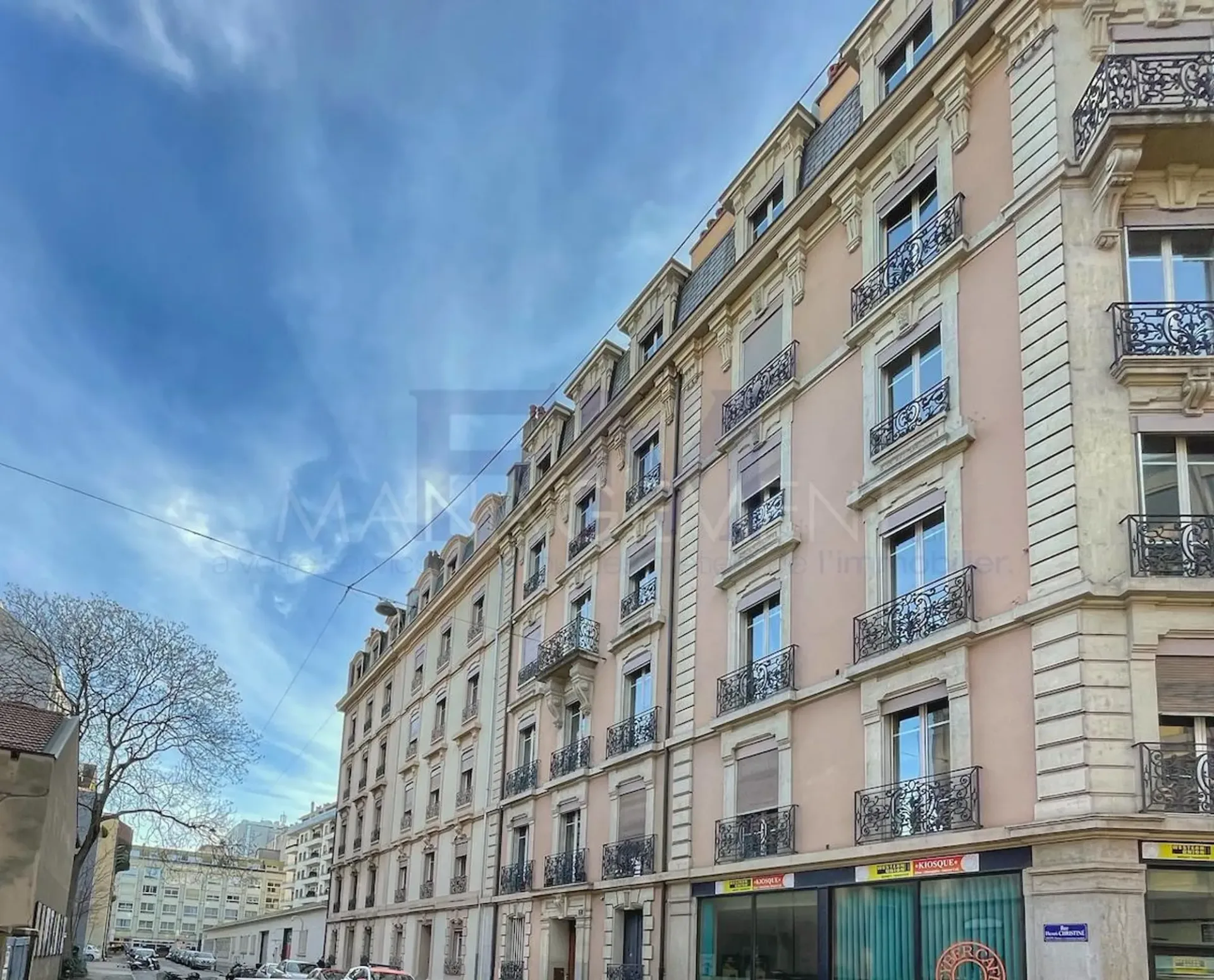 Rue Henri-Christiné ? 3,5 Zimmer von ca. 70,6 m² im 5. Stock & ausgebautem Dachgeschoss