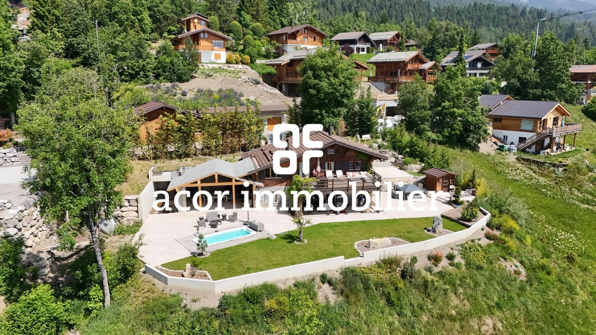 Chalet de charme avec vue panoramique et vaste espace extérieur!