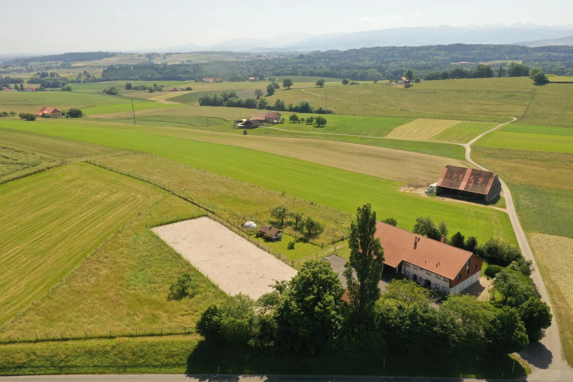 Ferme  équestre rénovée de 220m² habitables + paddock
