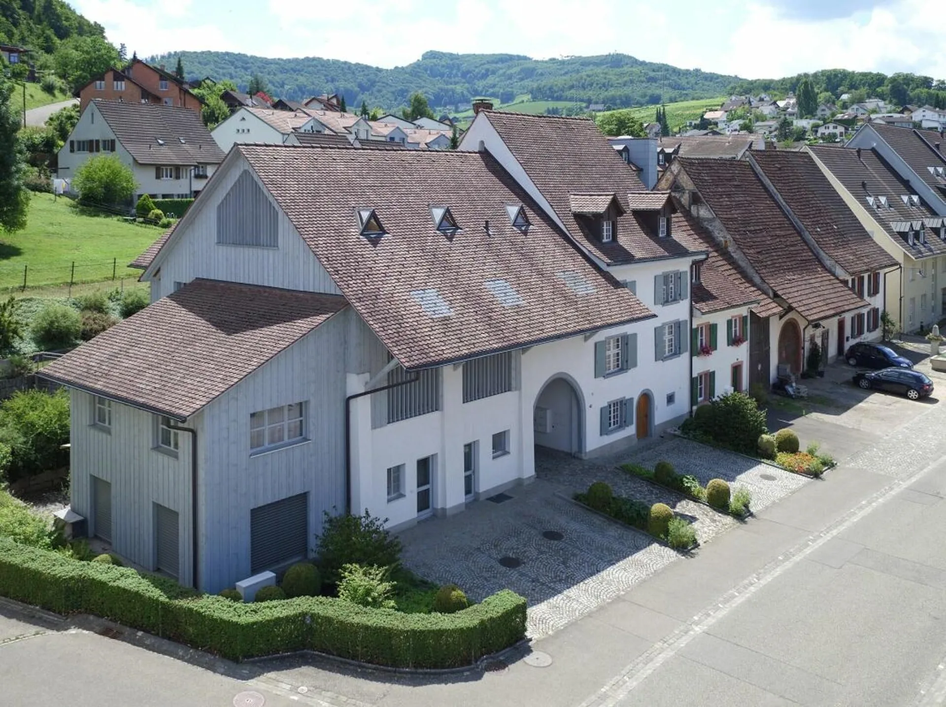 Grosszügige, sehr gepflegte 3.5-Zimmer-Wohnung mit sonnigem Balkon