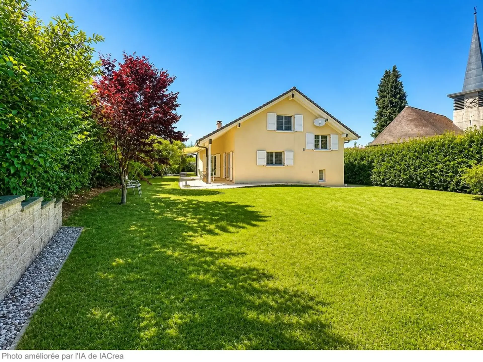 Ein grüner Hafen im Herzen des Dorfes Molondin - elegantes Familienhaus mit großzügigen Räumen