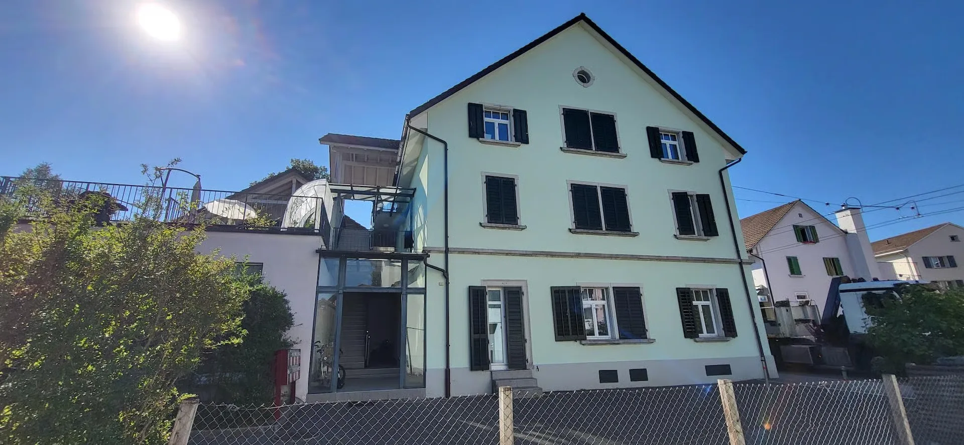 "Einstellplatz an zentraler Lage zu vermieten"