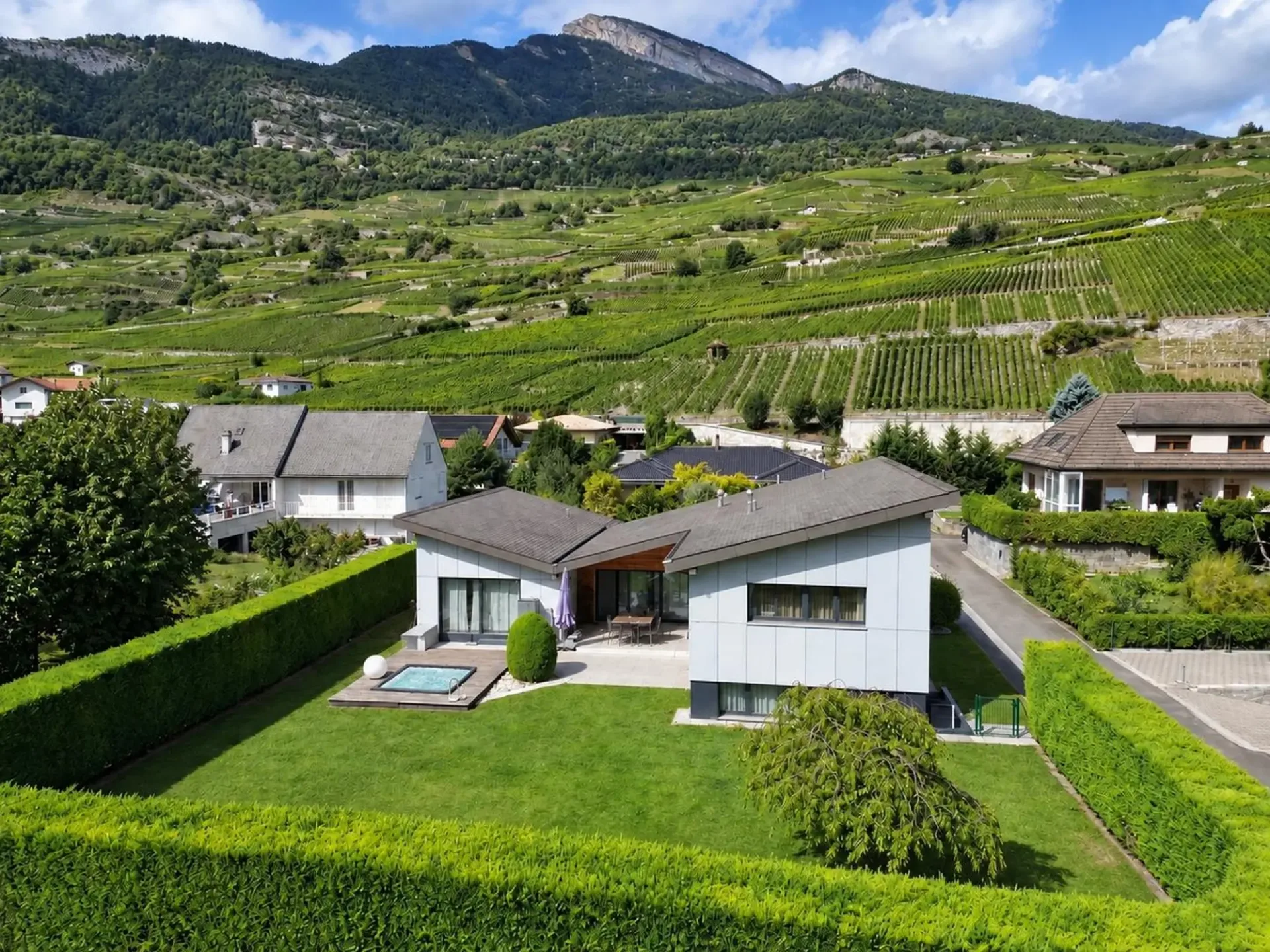 Spacieuse Villa 5,5 p. avec app. 2,5 p. - 241m2 - terrain 1134m2 Vétroz