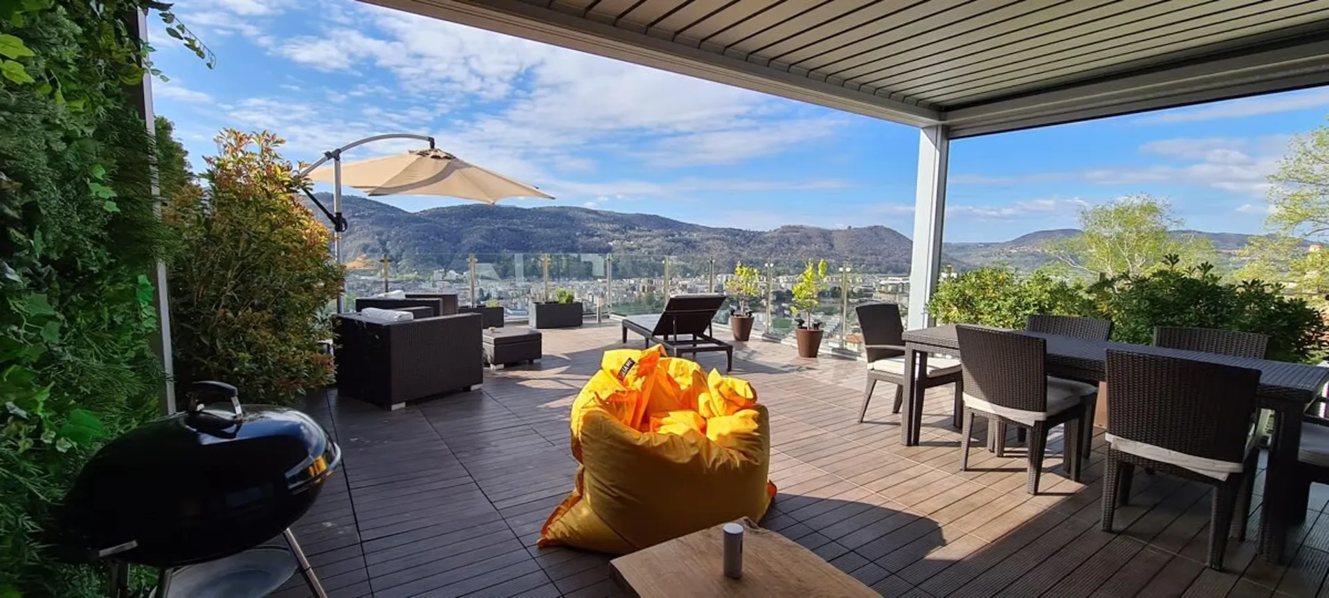 VACALLO DACHGESCHOSS ÜBER ZWEI Ebenen MIT PANORAMATERRASSE