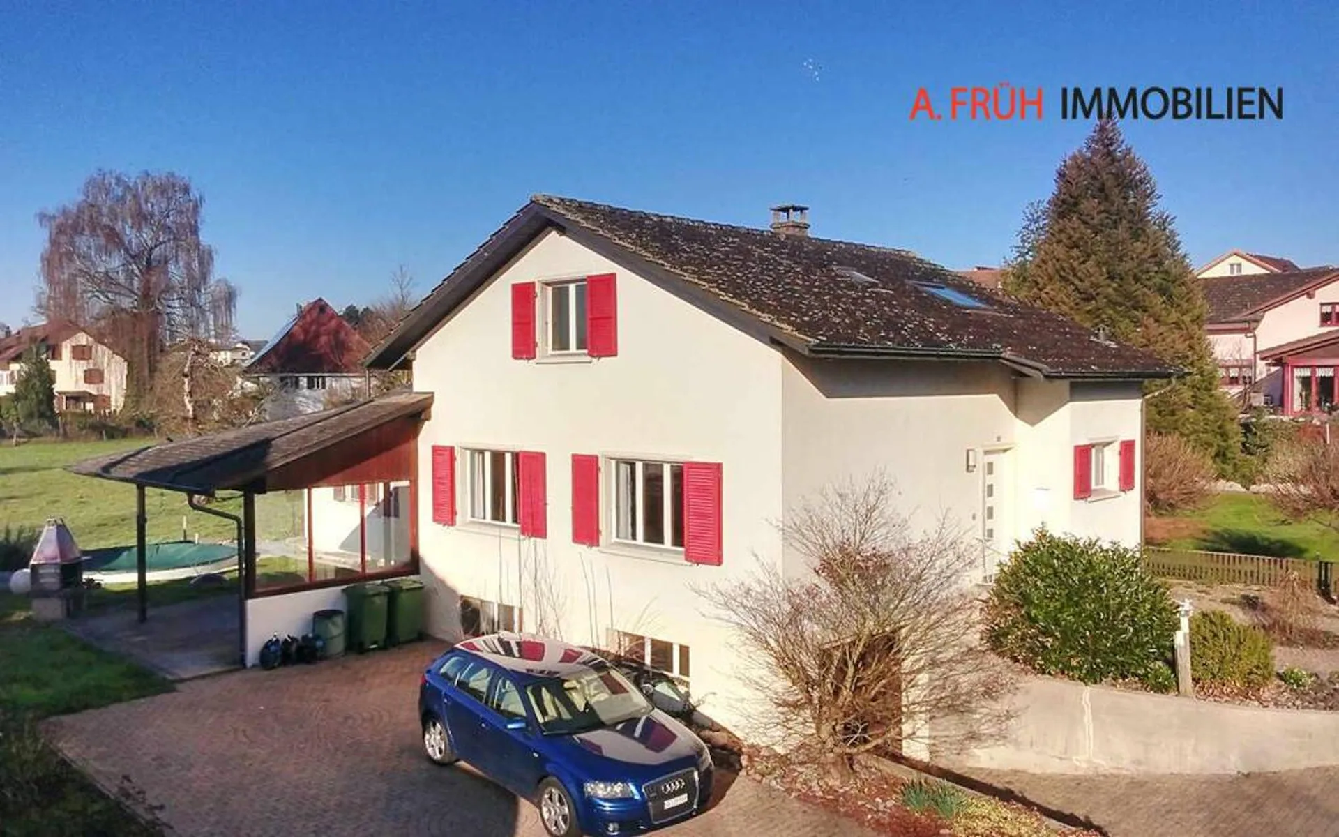 Modernes Generationenhaus: Pool, E-Garage & viel Privatsphäre