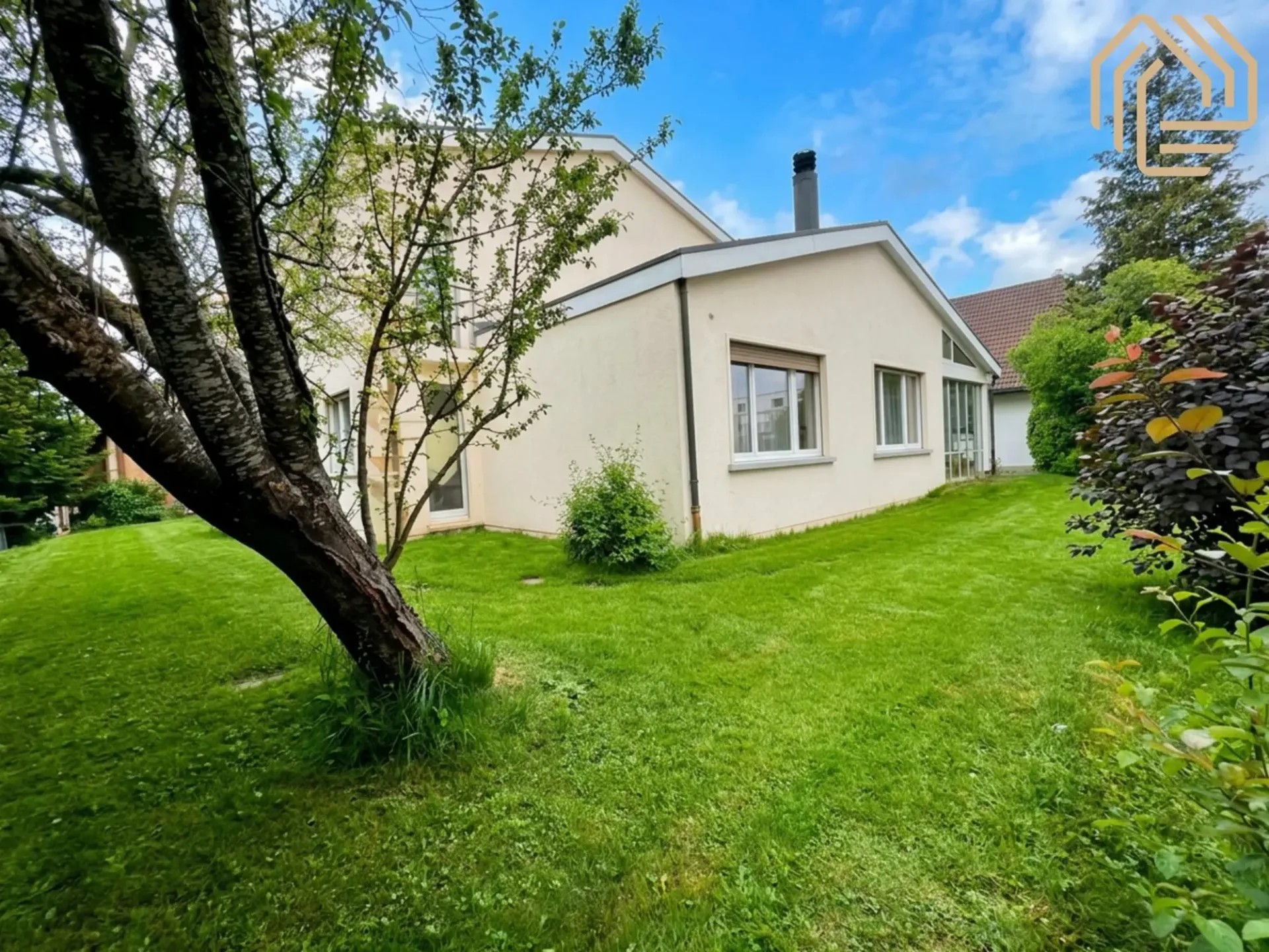 Exklusive 5.5 Zimmerwohnung – inkl. Garage & Wintergarten