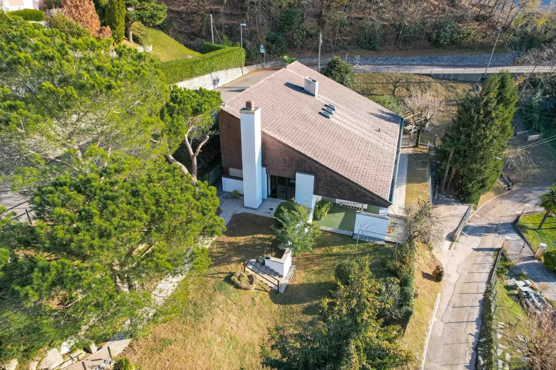Villa mit bebaubarem Grundstück