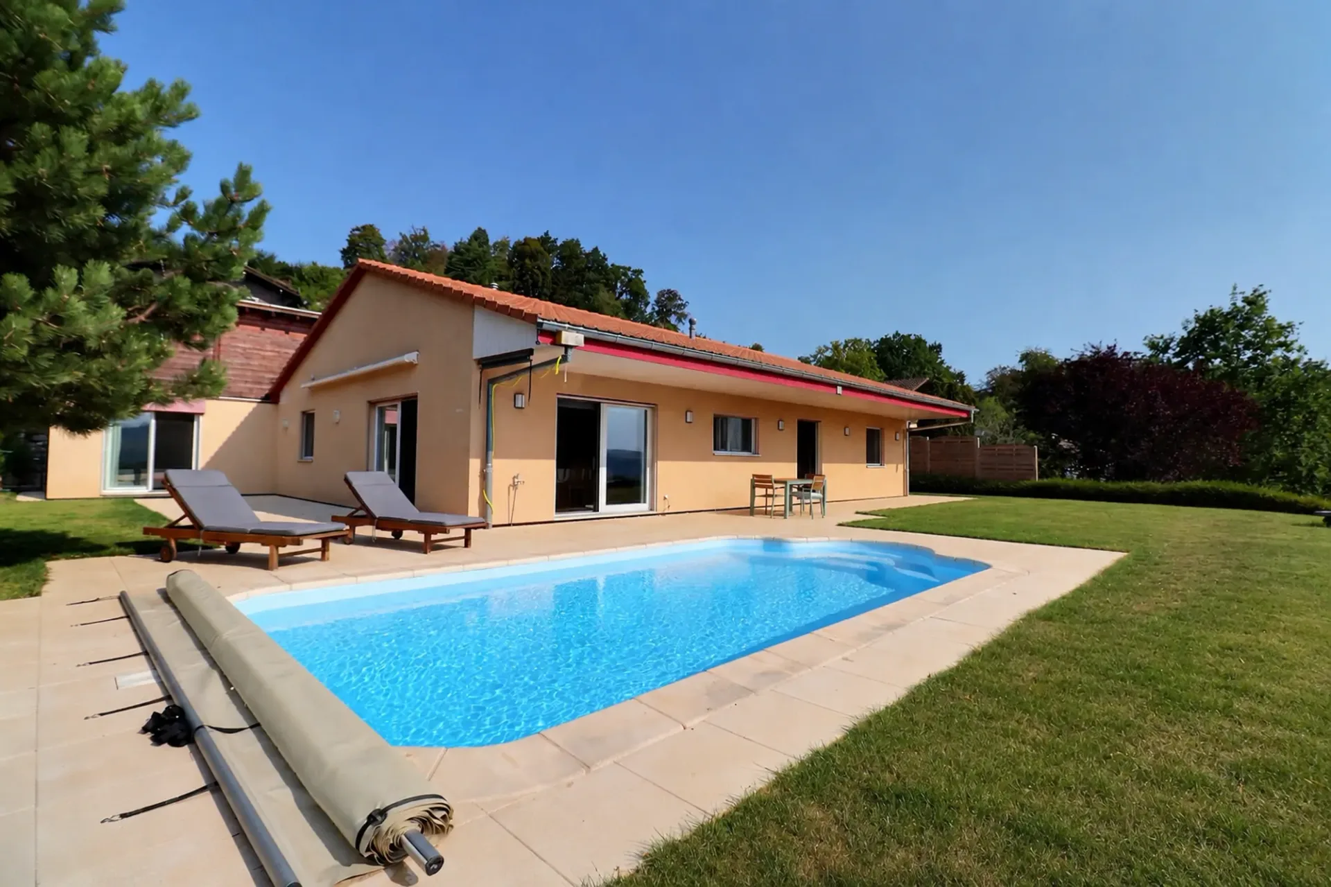 Einzelvilla im Erdgeschoss mit Pool