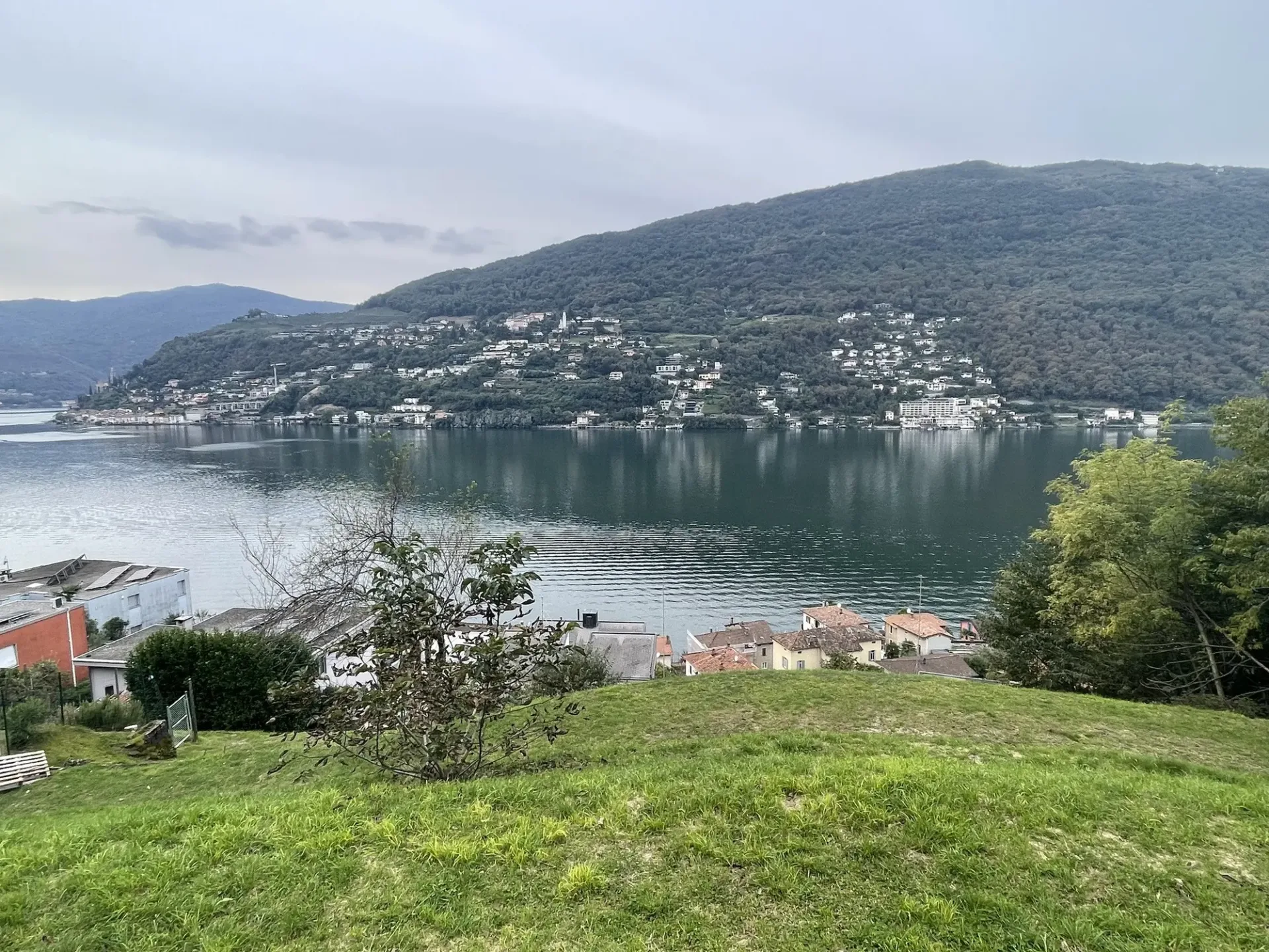 Prächtiges bebaubares Grundstück mit atemberaubendem Seeblick