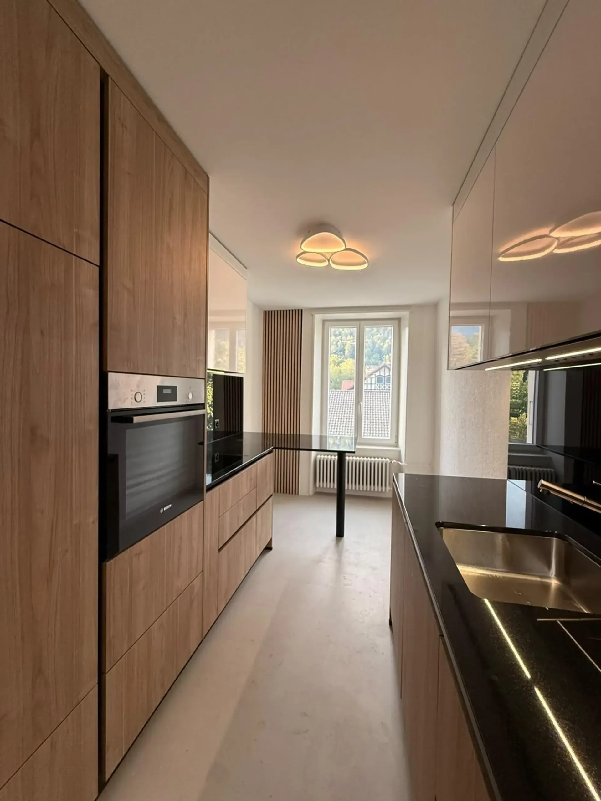 Schönes 3-Zimmer-Apartment komplett renoviert mit Balkon in einer ruhigen Gegend