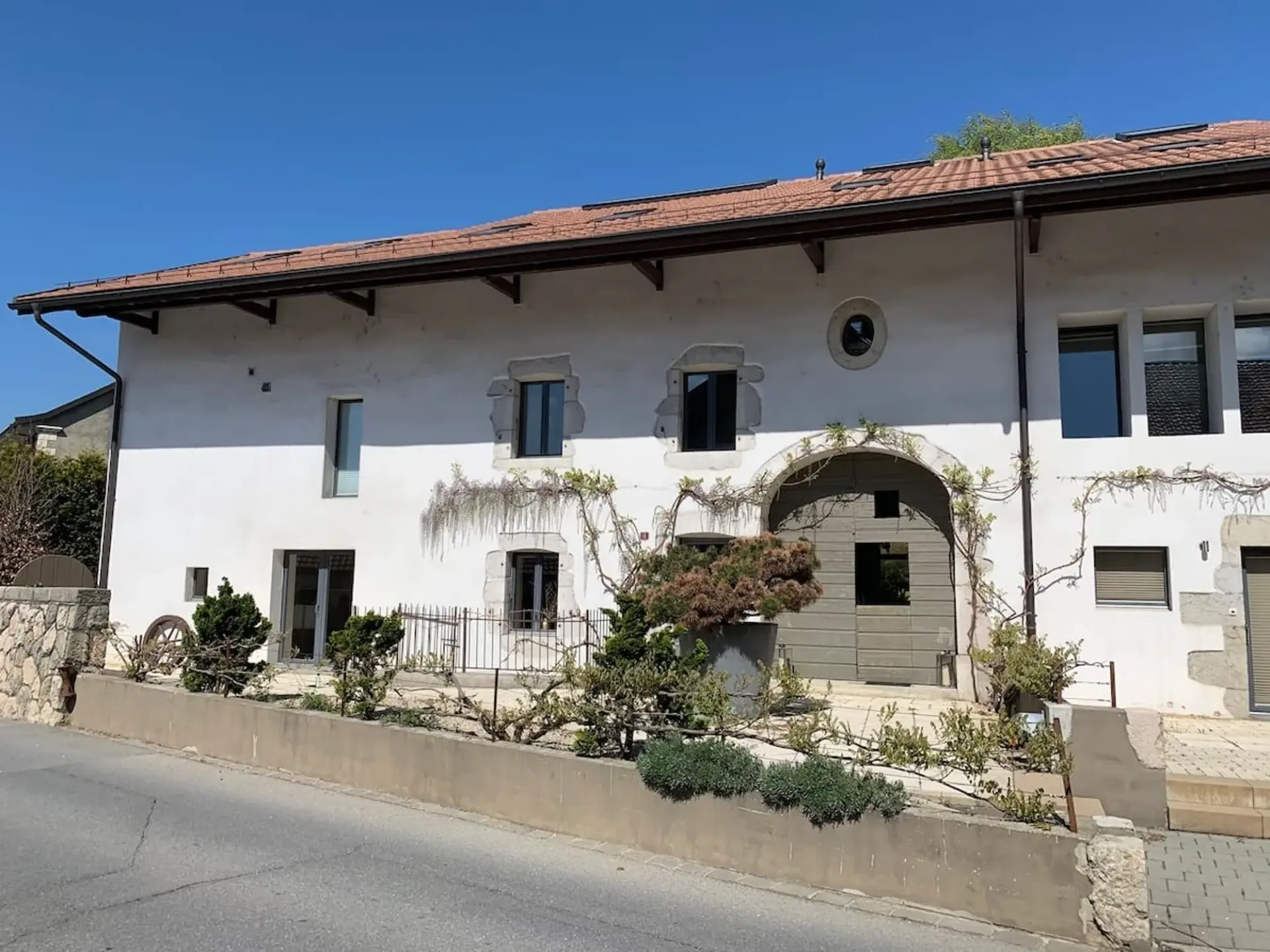 Elegantes Landhaus mit modernem Komfort, komplett möbliert in Gimel, ab August 2026 verfügbar