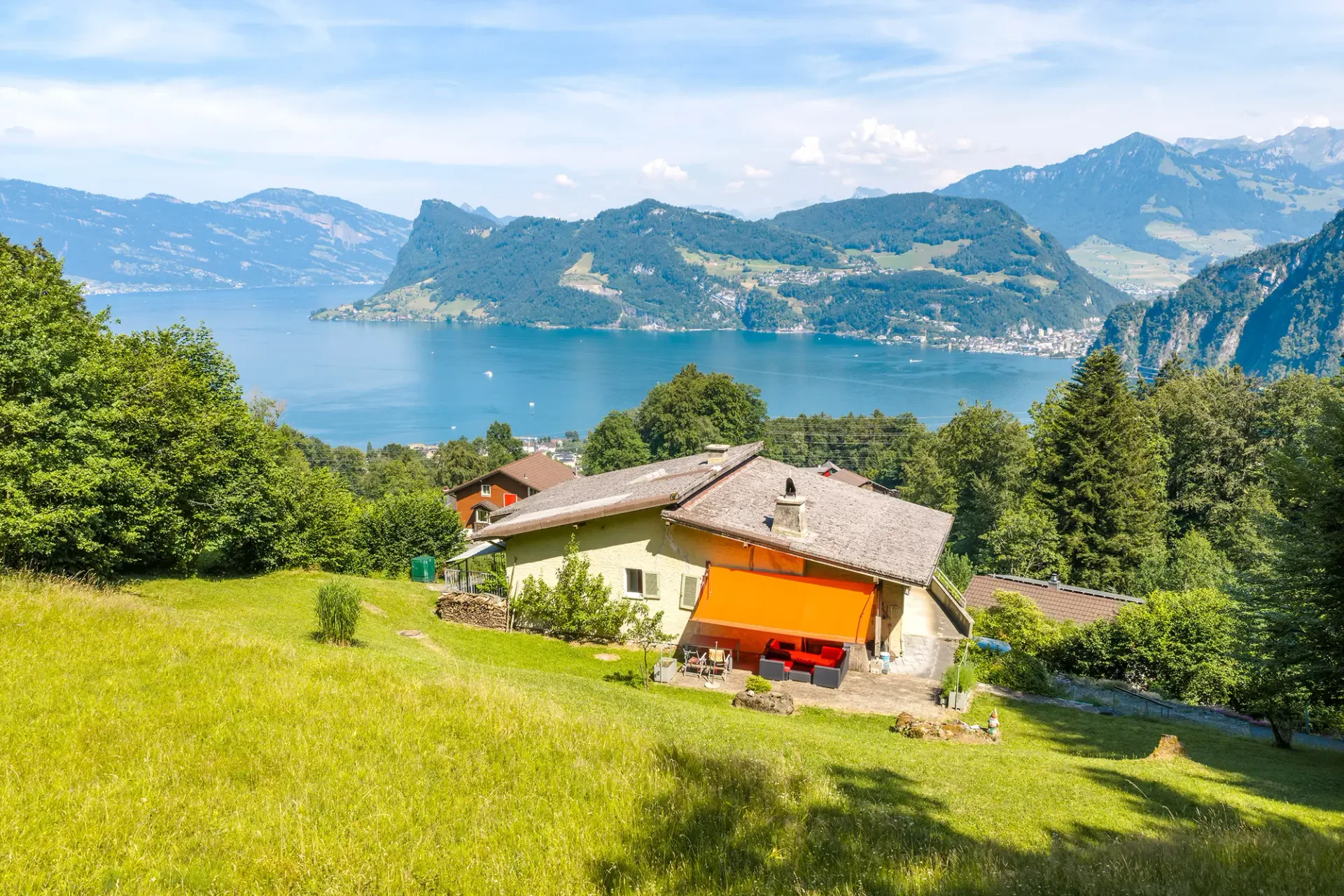 Einmaliges Grundstück mit unverbaubarer See- & Bergsicht