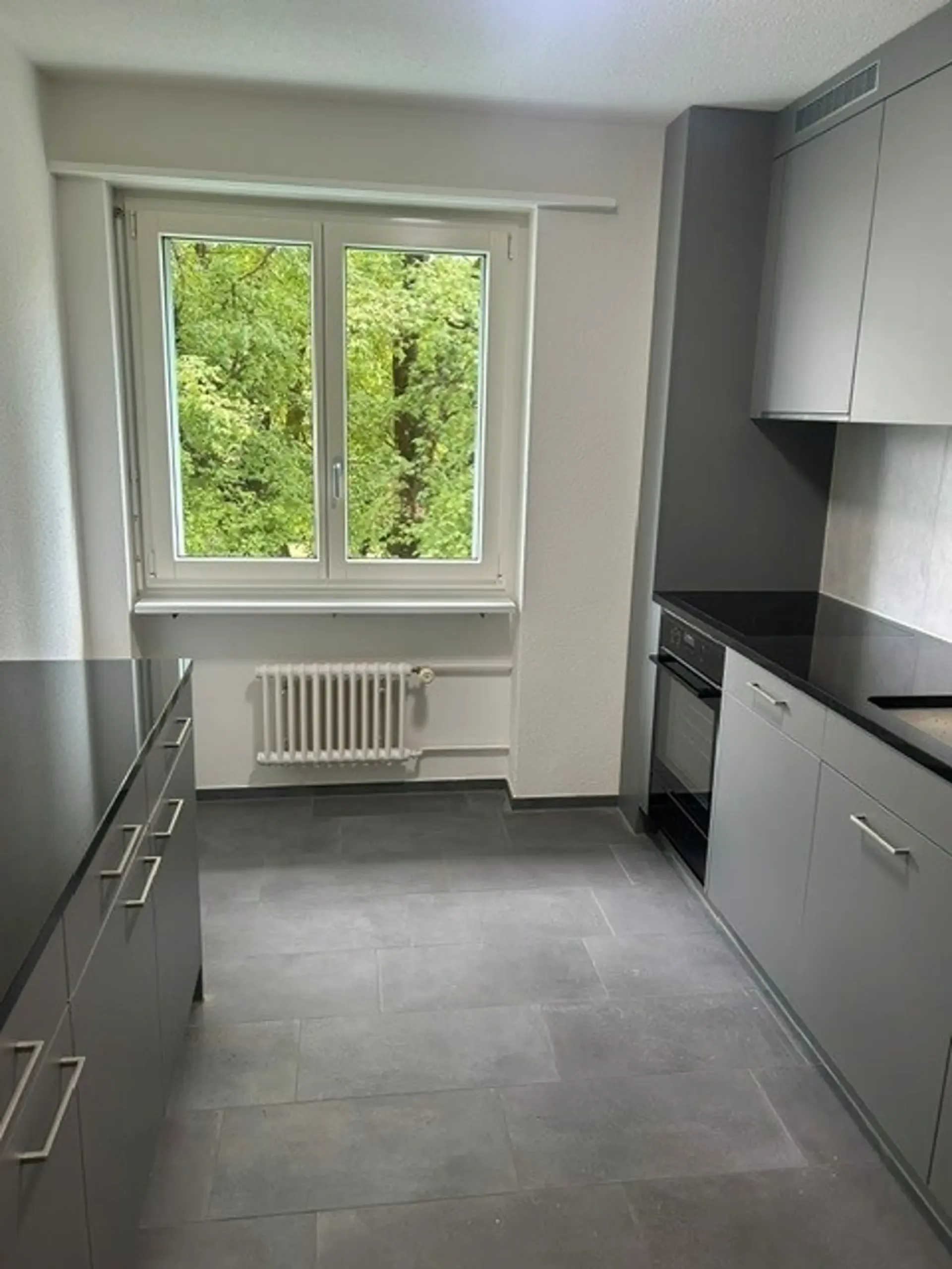 Erstvermietung helle 3-Zimmer-Wohnung mit Balkon und schöner Aussicht in Opfikon