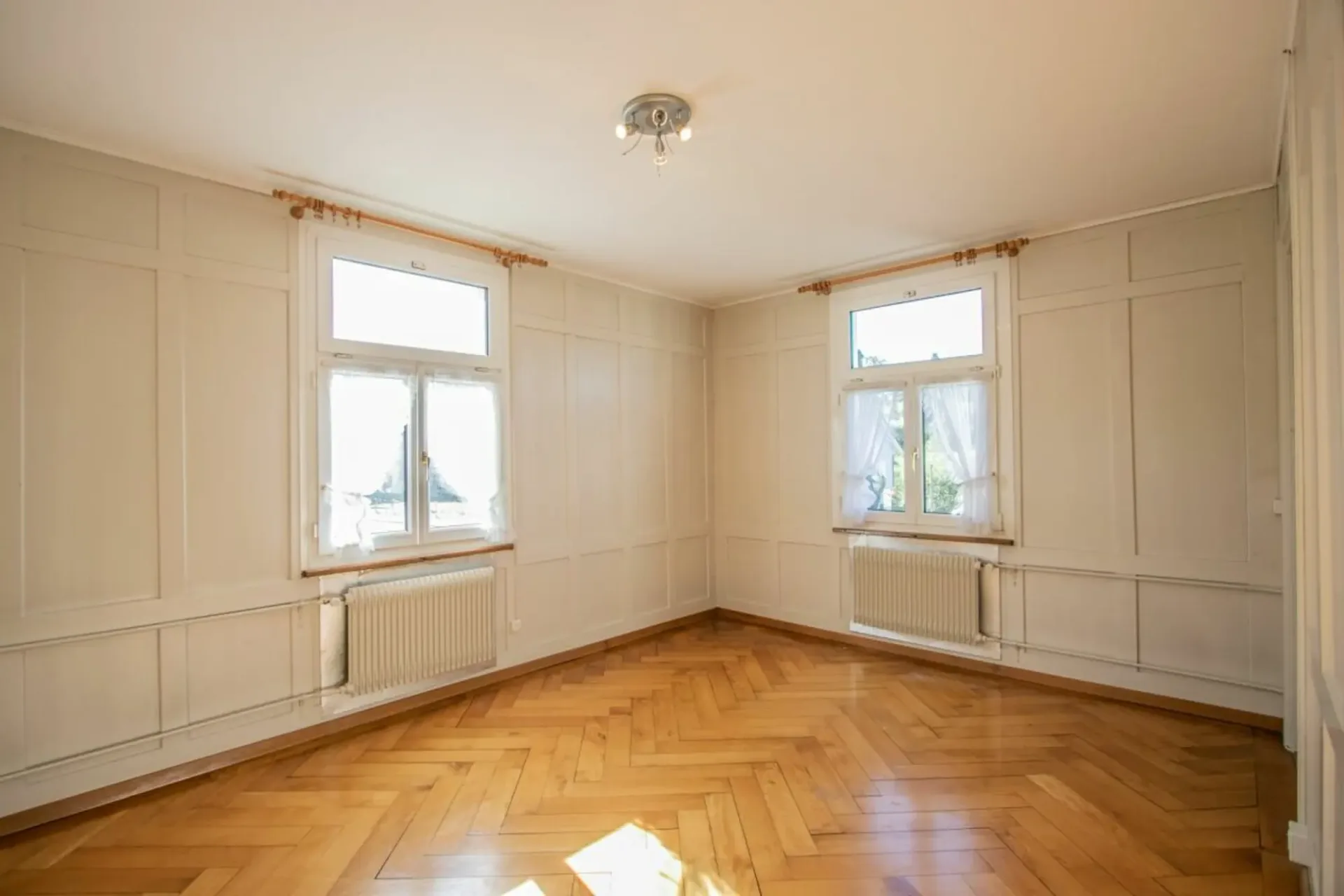 Günstige Altbau Wohnung an zentraler Lage