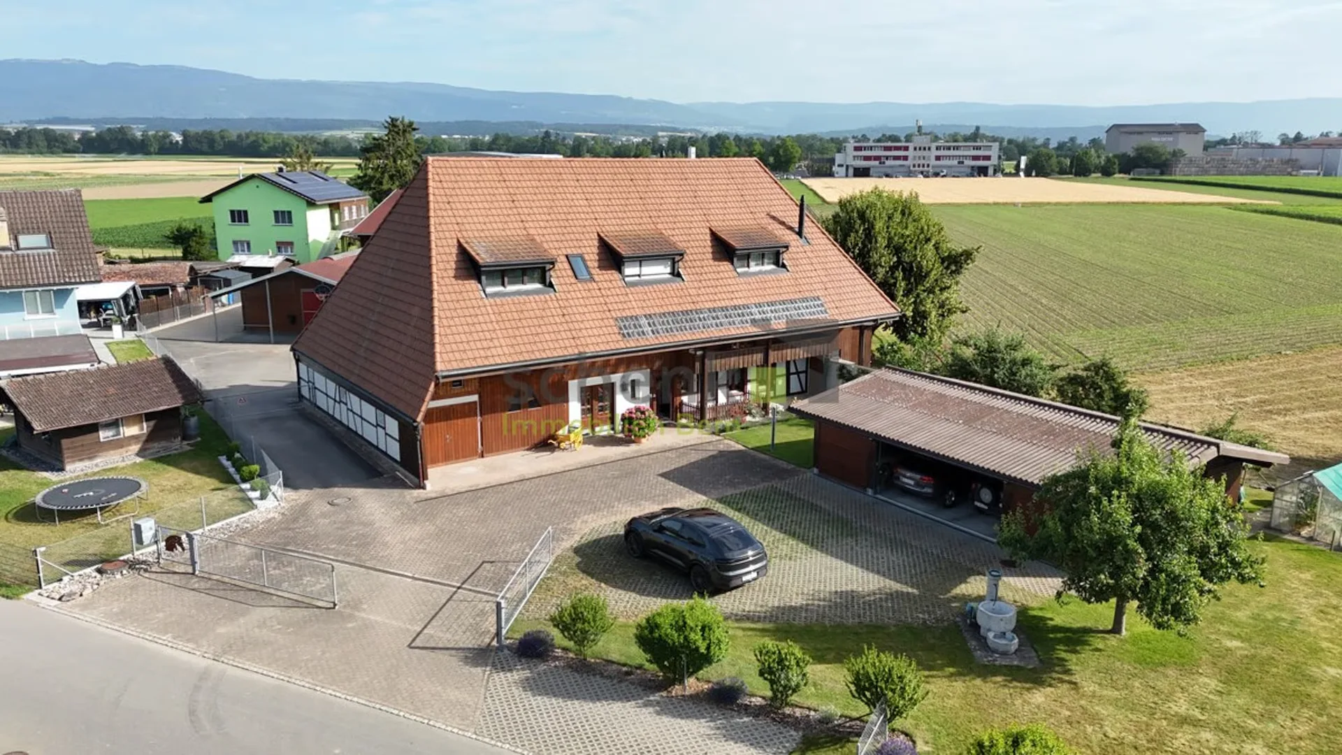 Sehr grosszügiges Haus für Pferdeliebhaber