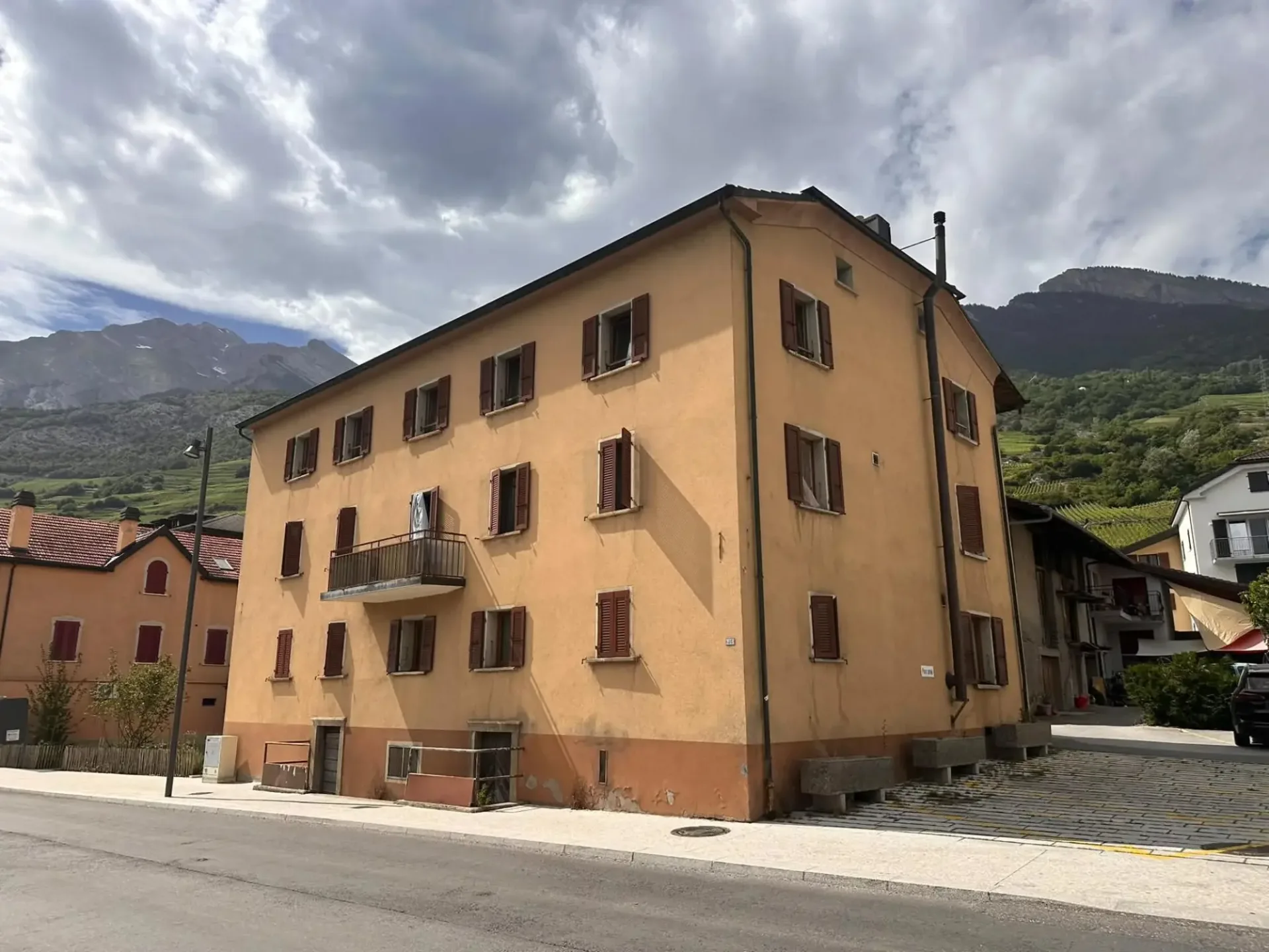 Ampio appartamento di 2.5 locali di circa 100 m² da ristrutturare - Vétroz