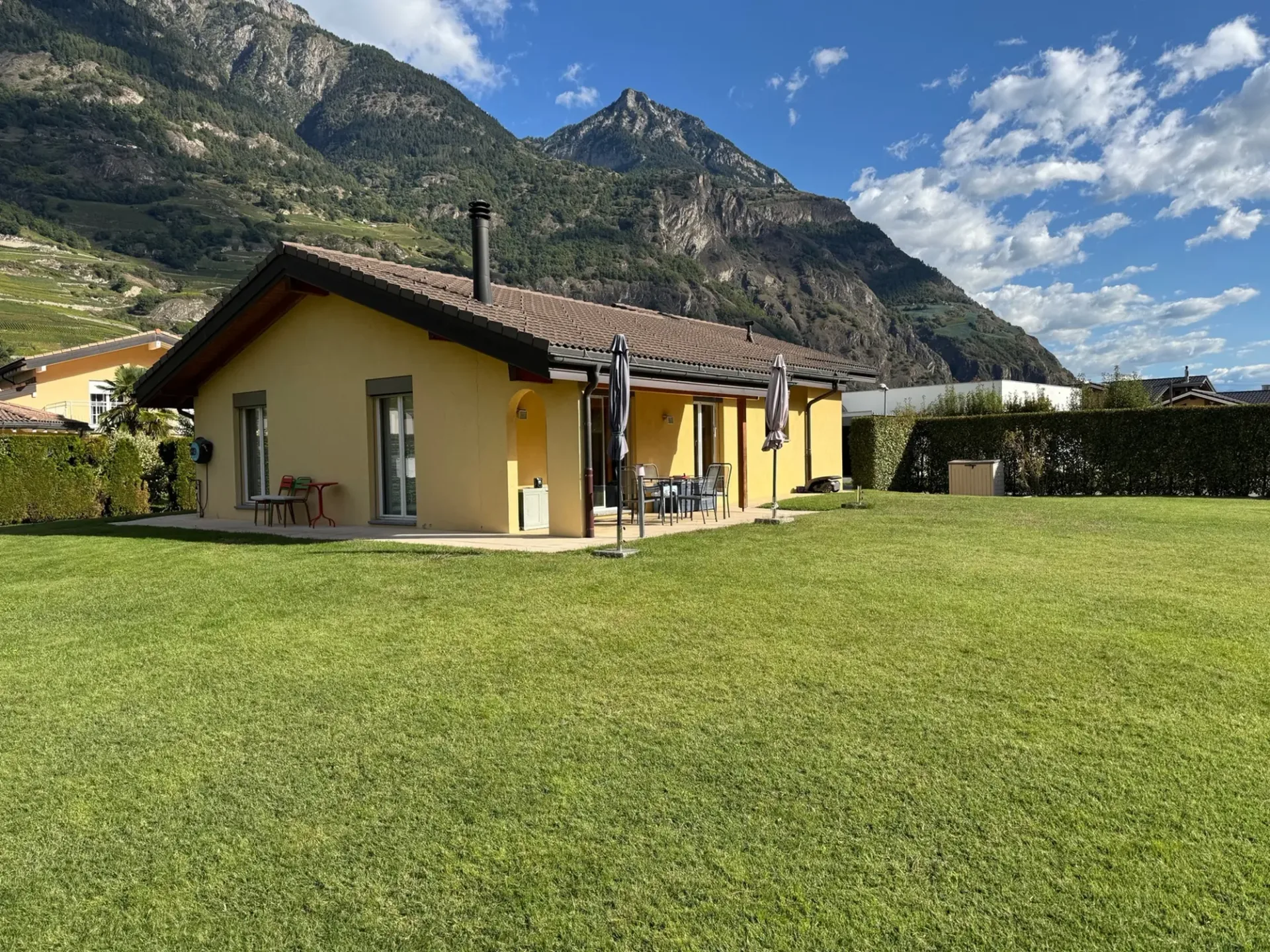Villa - 4,5 Zimmer - Grundstück 1'200 m2 - EXKLUSIV