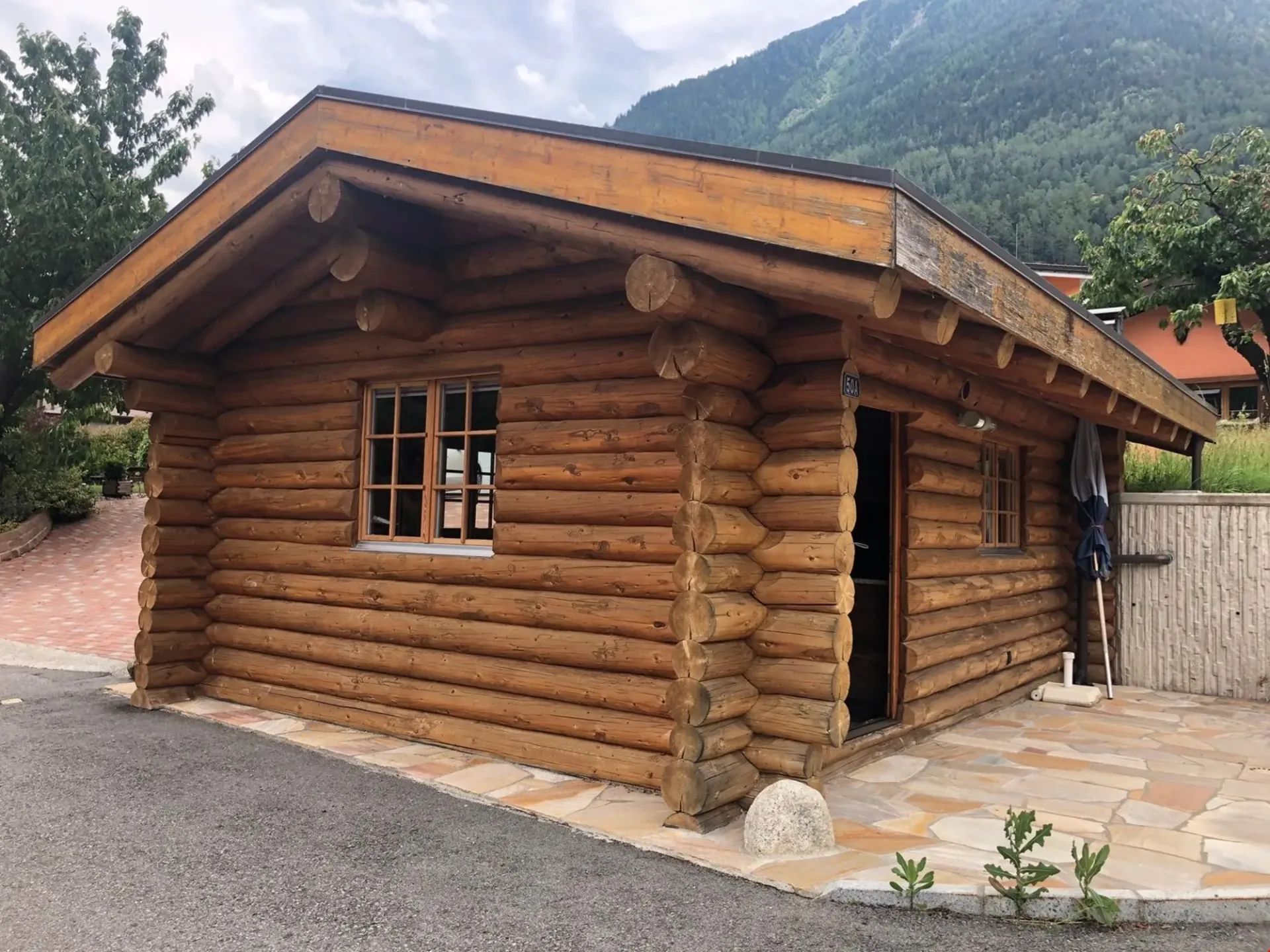 Gelegenheit! Zu vermieten, ein charmantes kleines Mazot mit einer Wohnung 1/2, mit kleiner Terrasse in Valettes!