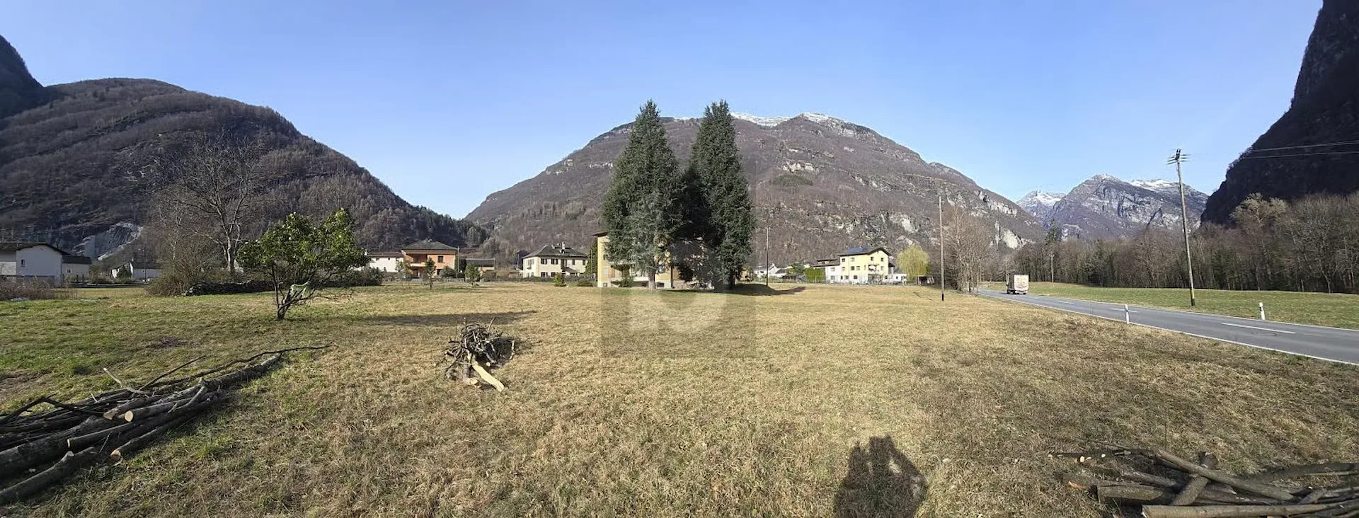 Weites und sonniges Grundstück in ruhiger Lage