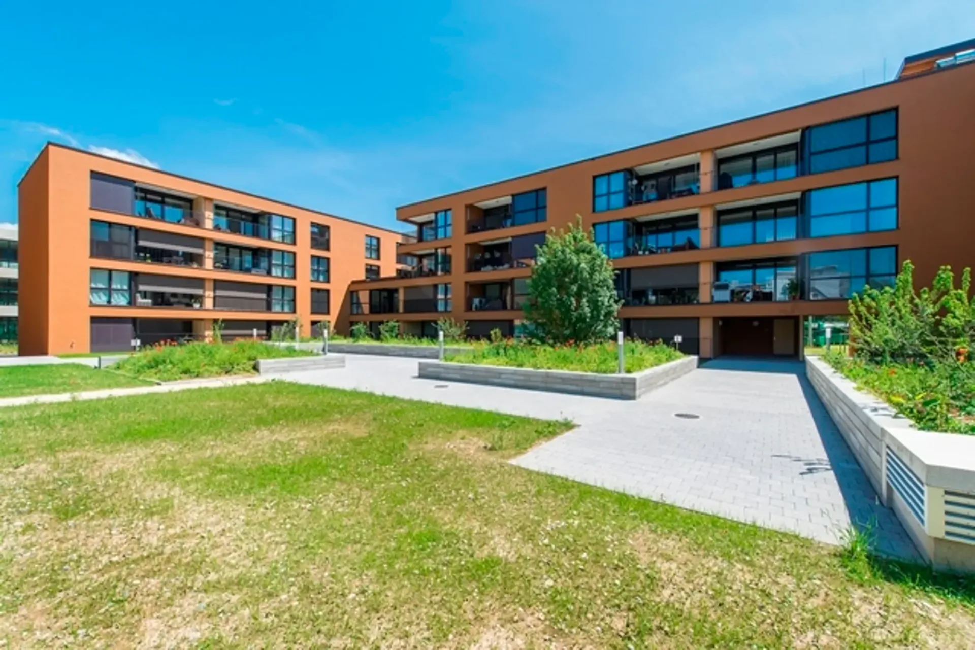 Grosszügige 2,5 Zimmer Wohnung mit Loggia