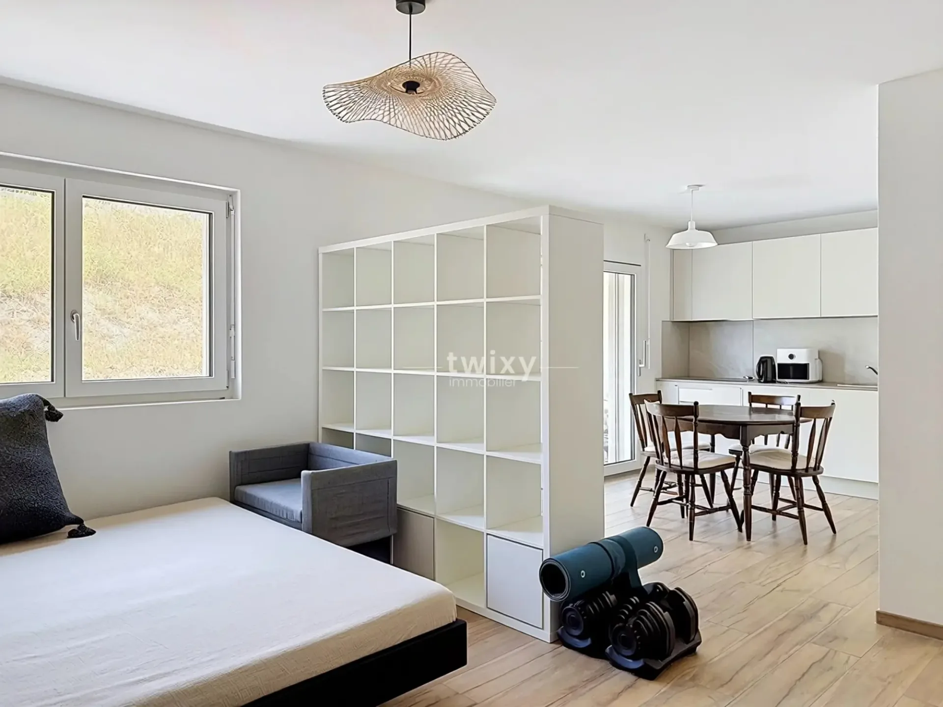 Ayent | Bright recent studio with beautiful balcony