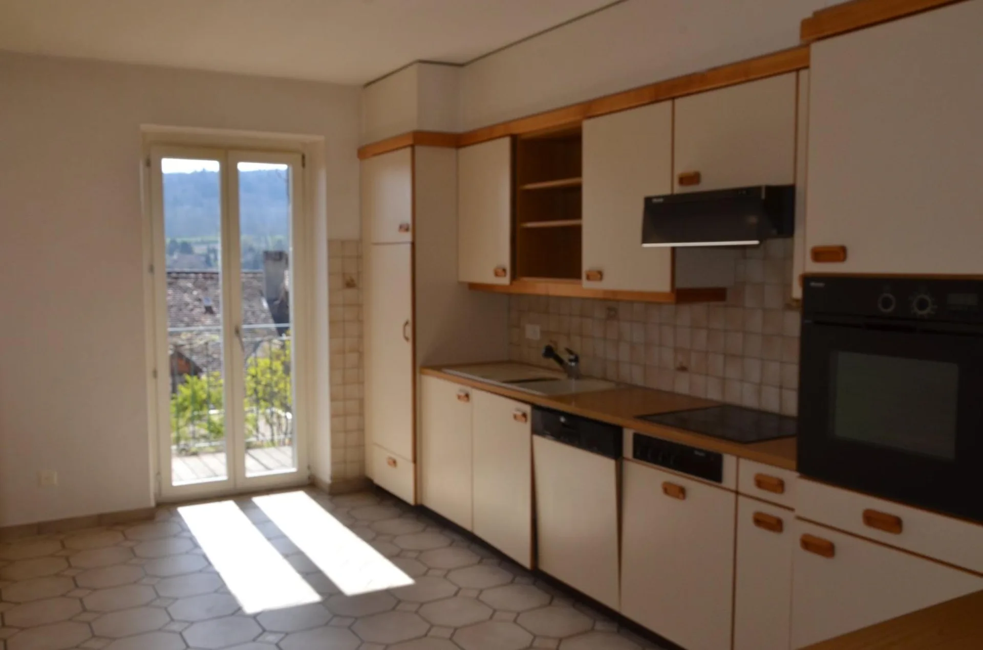 Geräumige 3-Zimmer-Wohnung mit Kamin in Avenches zur Miete