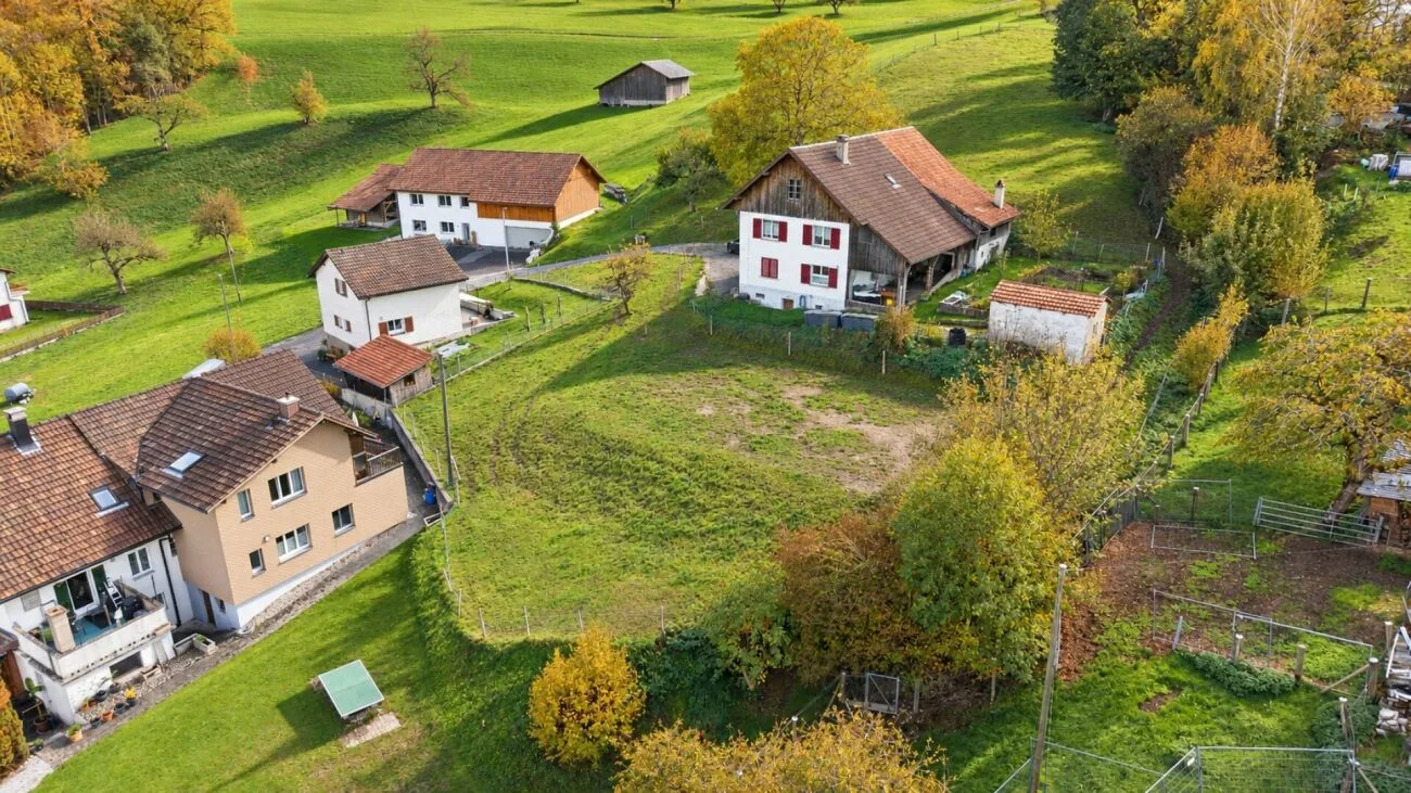 Sunny building land with a far-reaching view - 840 m² at an elevated location in Matzendorf