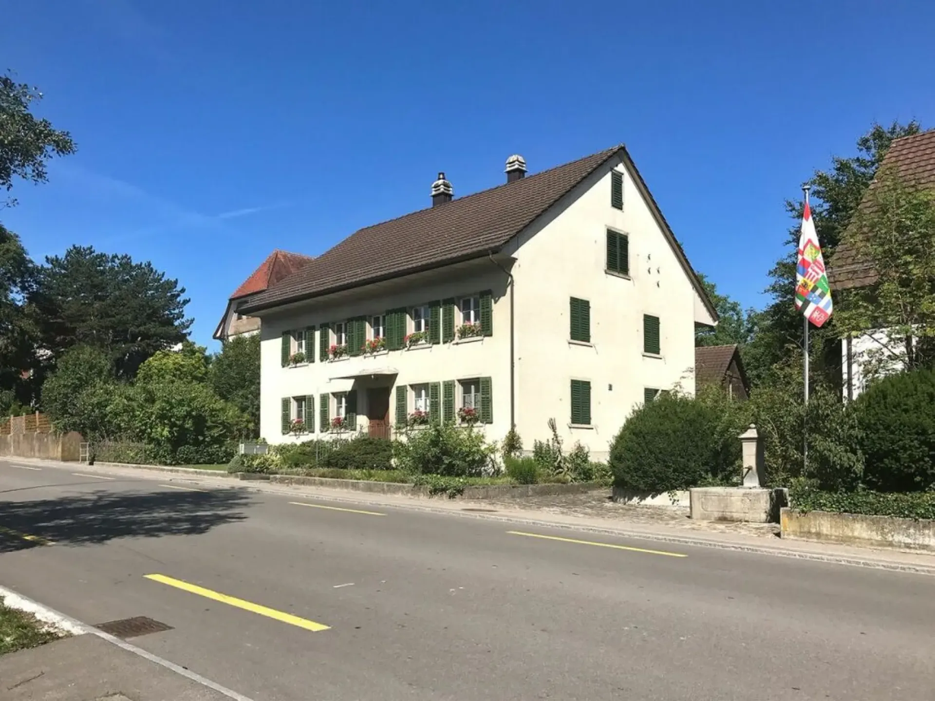 Renovierte 6-Zimmerwohnung mit viel Charme und privatem Garten!