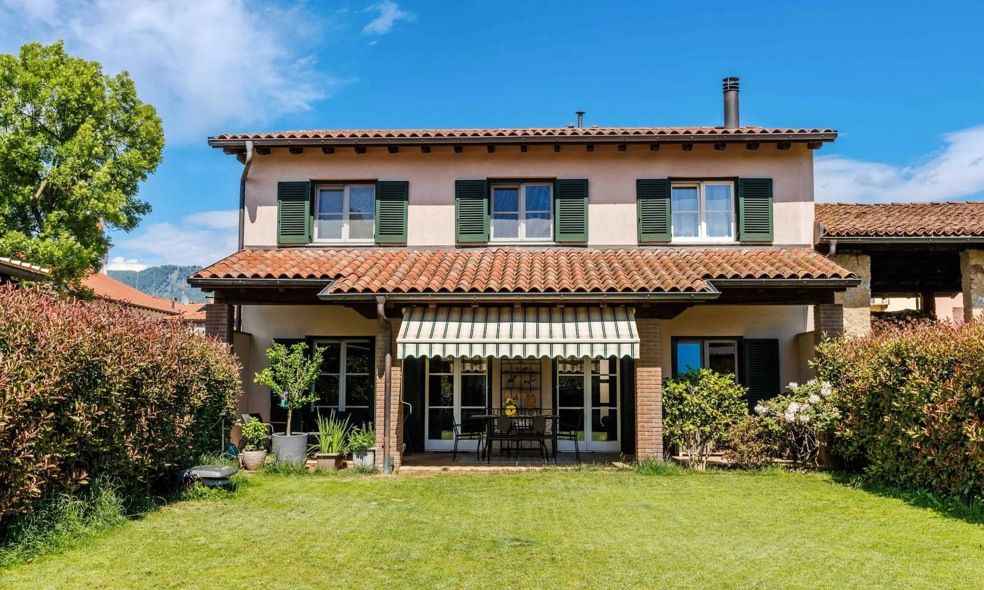 MAGNIFICA CASA 5.5 LOCALI CON GIARDINO A GENESTRERIO
