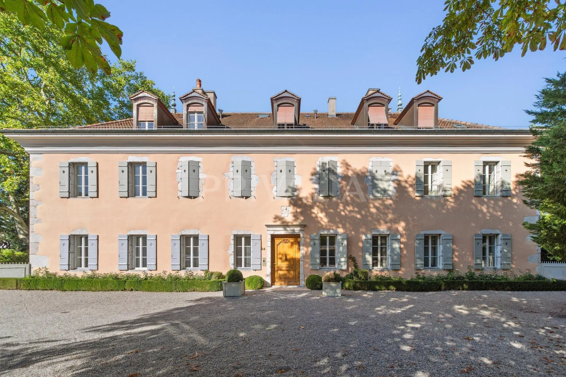 Exclusive - Exceptional apartment within Château de Veyrier