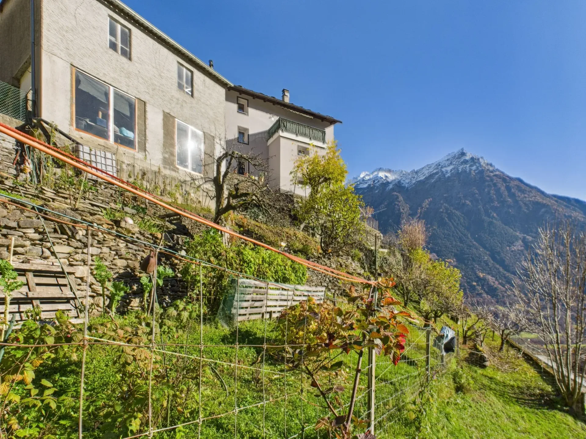 Bezauberndes Einfamilienhaus in Marolta mit großem Garten